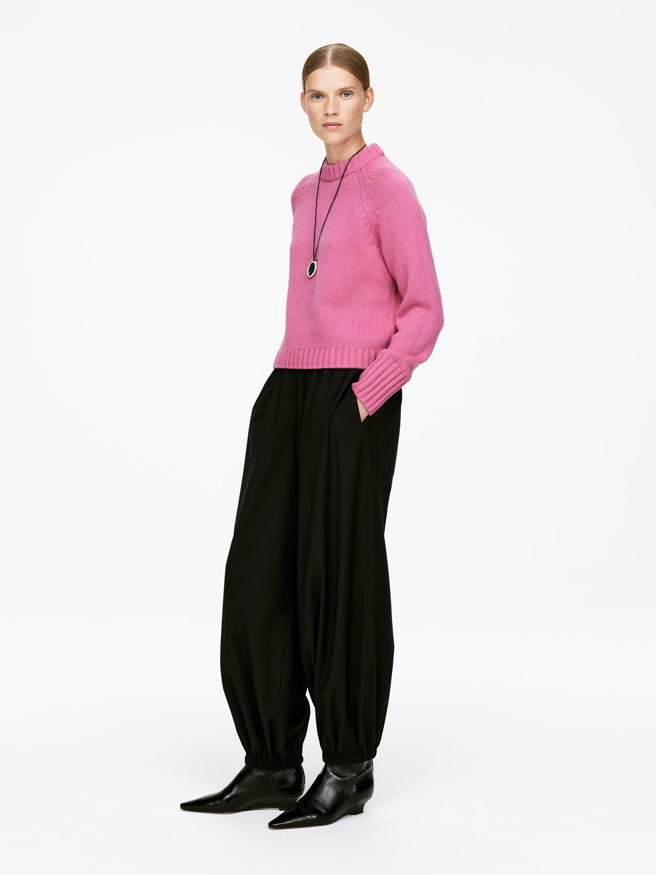Chunky Pure Cashmere Jumper​ - Pink - Loose fit - Women - StillMedia/Lookbook - 6
