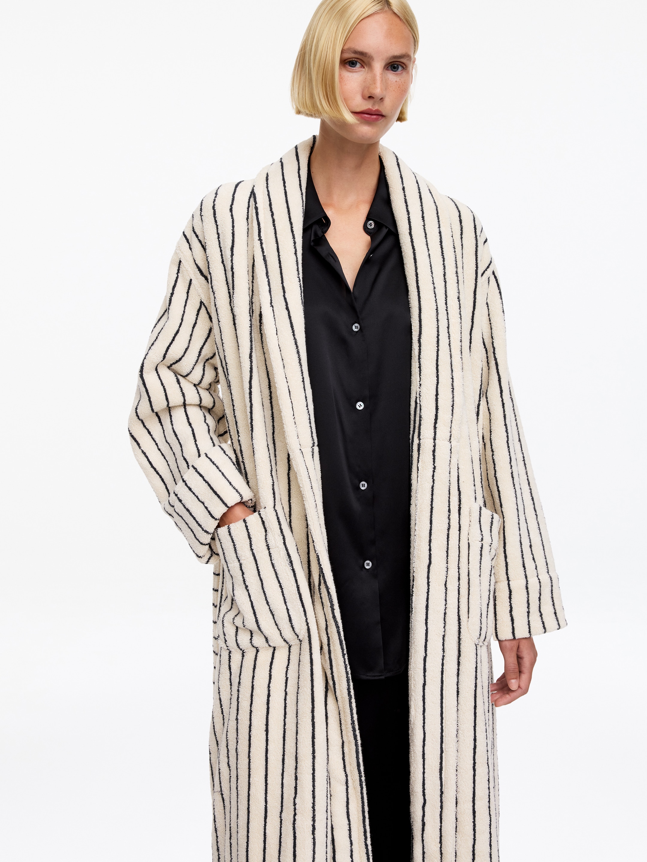Klassisk morgonrock i bomullsfrotté - Off-white/svart - Women - StillMedia/Lookbook - 21