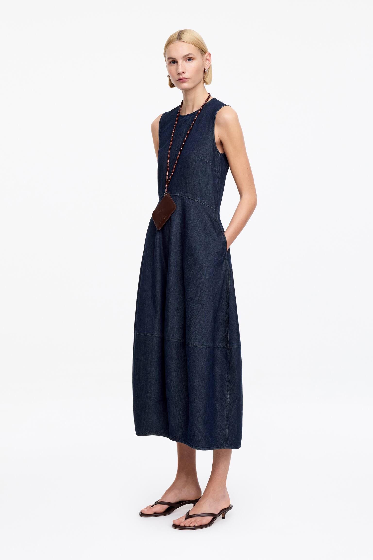 Jeanskleid mit Barrel-Schnitt - Dunkelblau - 3