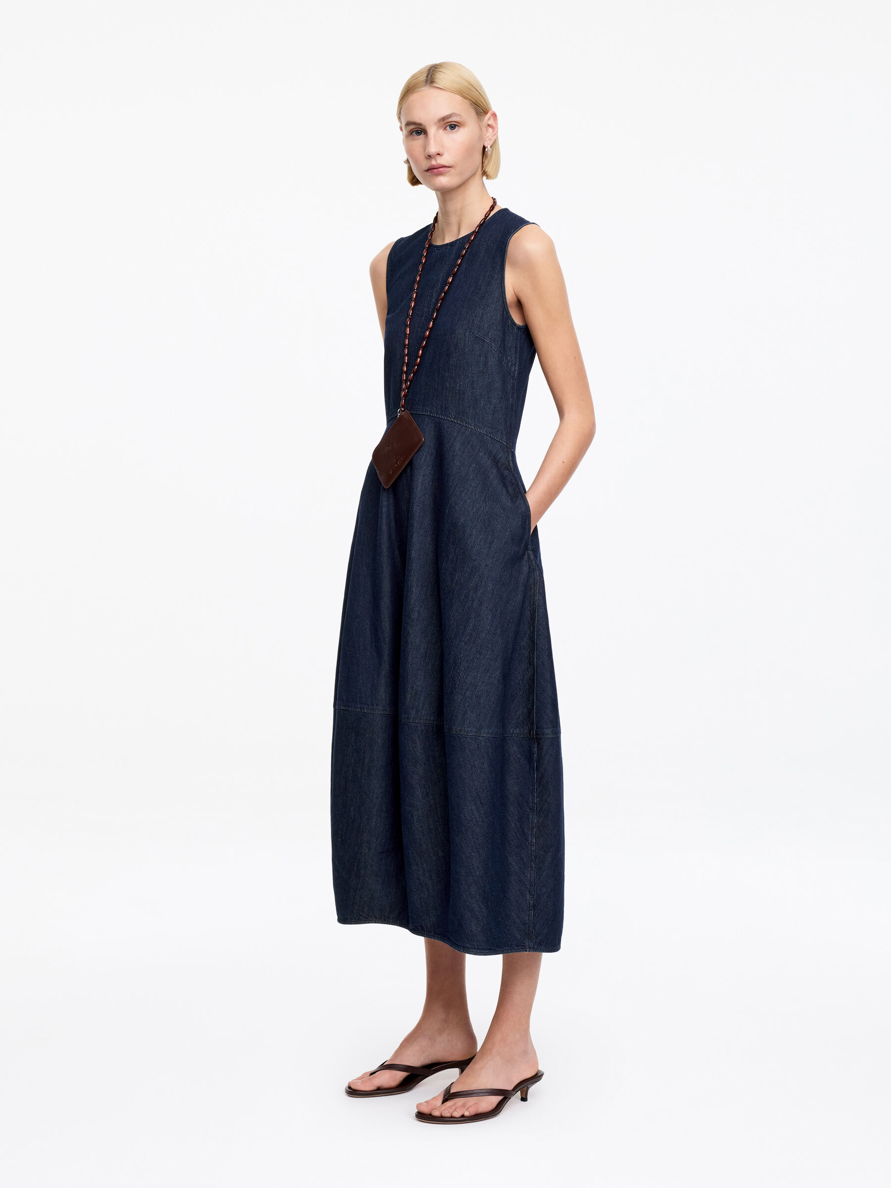 Jeanskleid mit Barrel-Schnitt - Dunkelblau - Regular Fit - Damen - StillMedia/Lookbook - 2