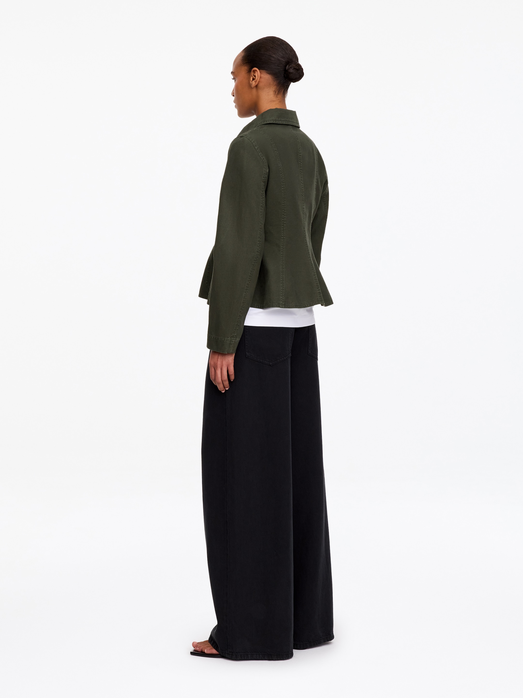 Chaqueta de lona de algodón con bajo acampanado - Verde caqui - Corte estándar - women - StillMedia/Lookbook - 5