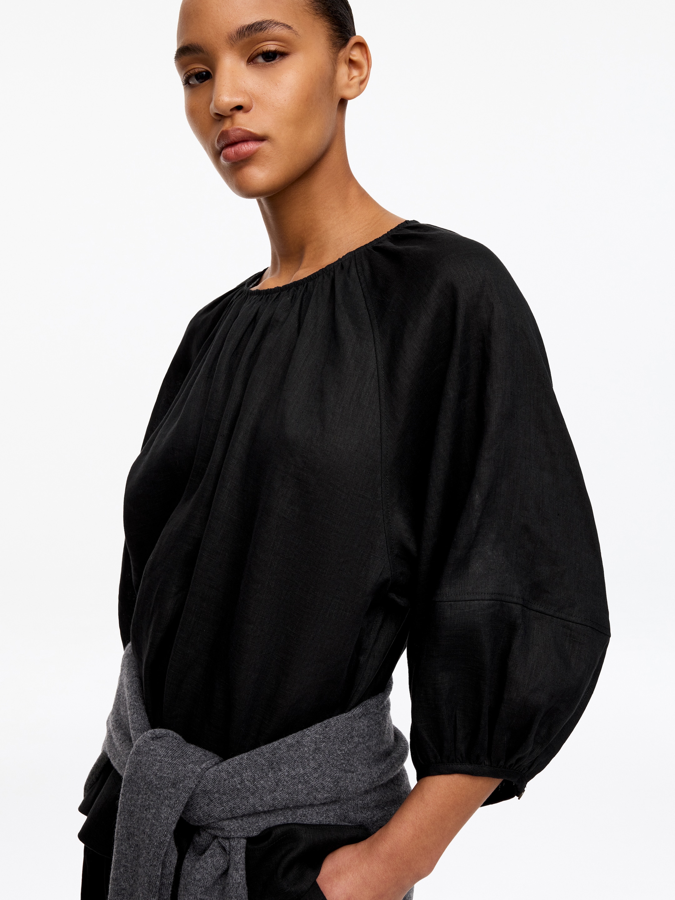 Draperad linneblus - Black - Loose fit - Women - StillMedia/Lookbook - 4