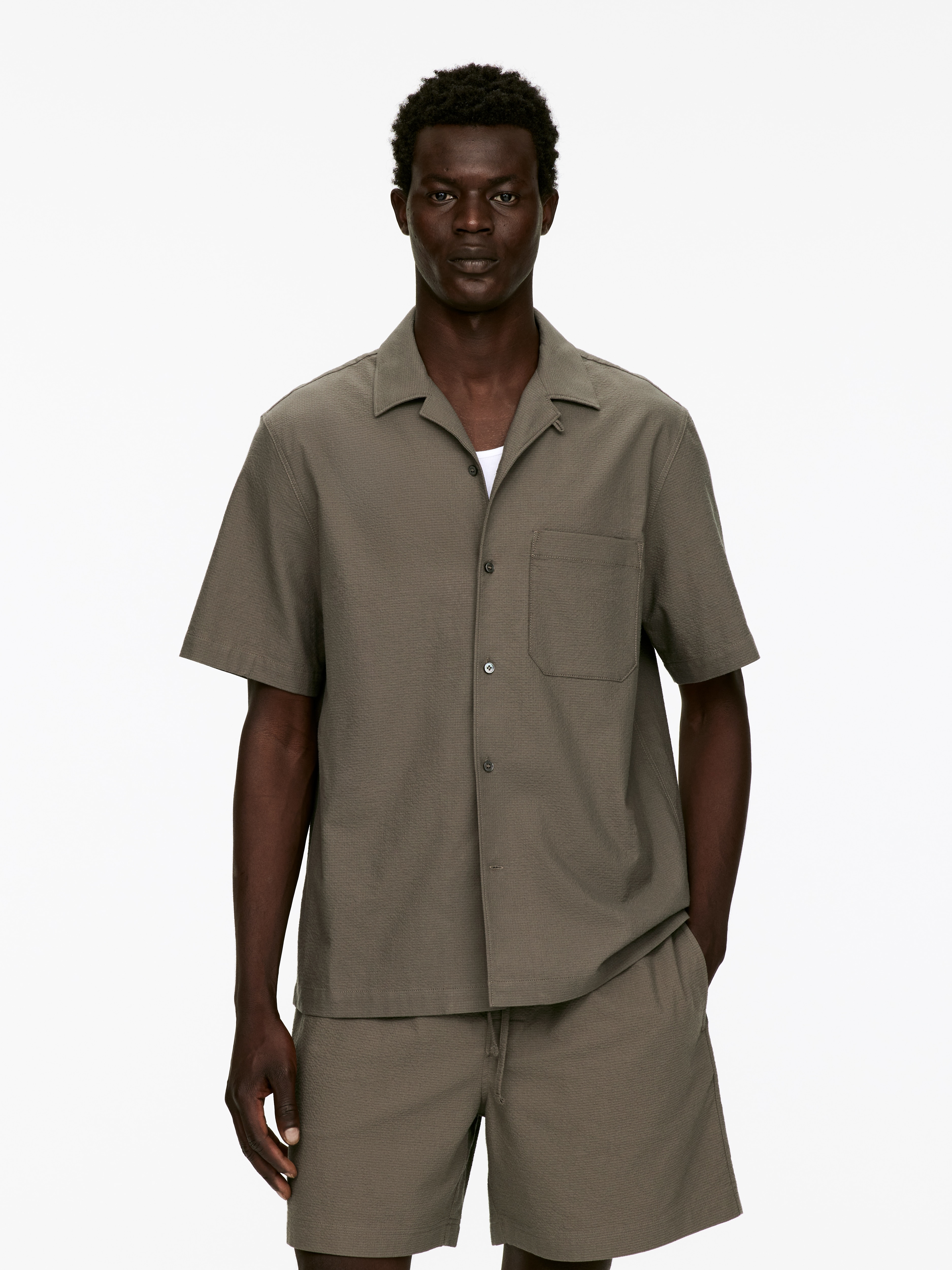 Seersucker-Hemd mit kubanischem Kragen - Taupe/Schwarz