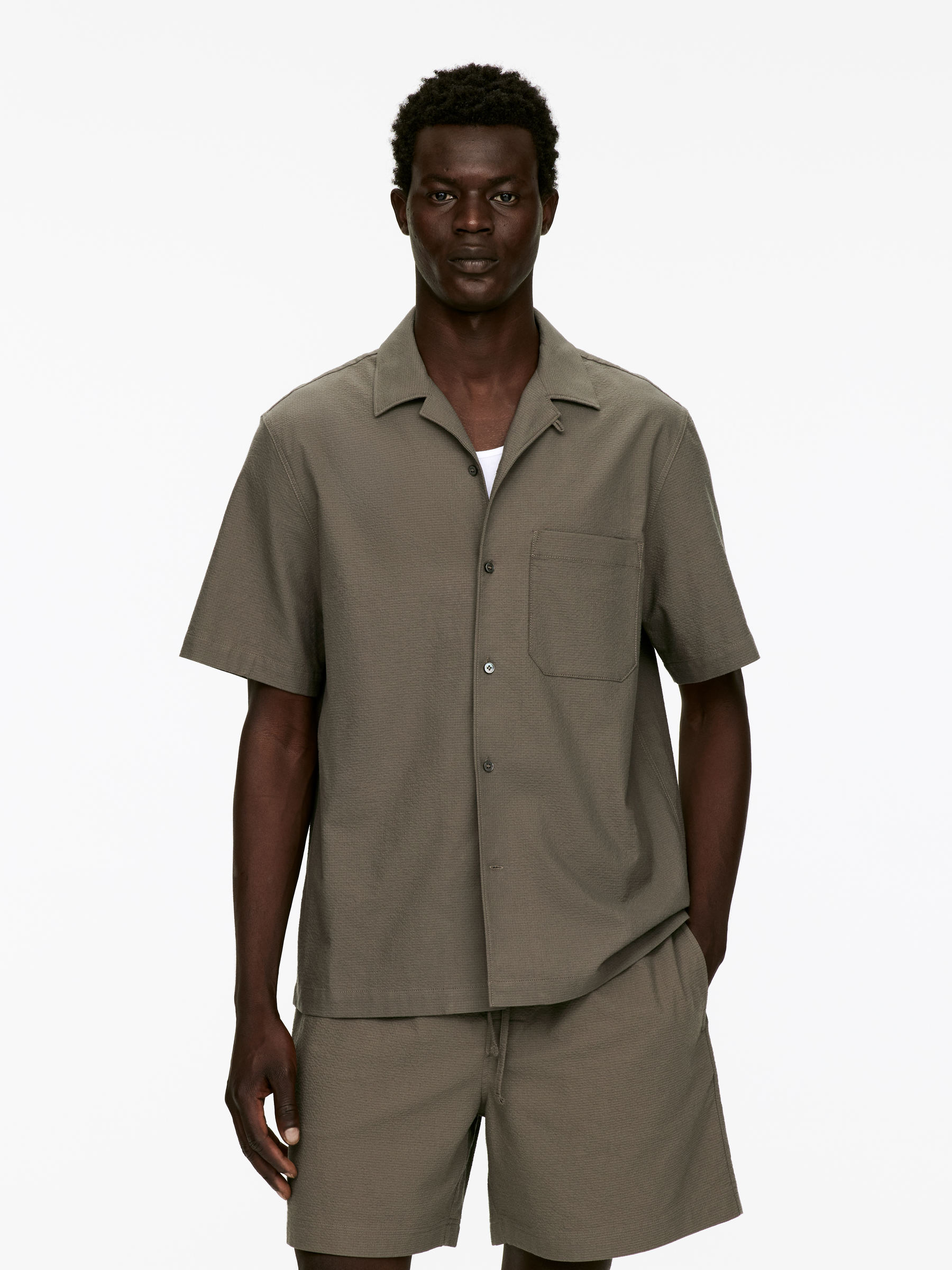 Resortskjorta i bäckebölja - Mullvadsgrå - Regular fit - Men - StillMedia/Lookbook - 3