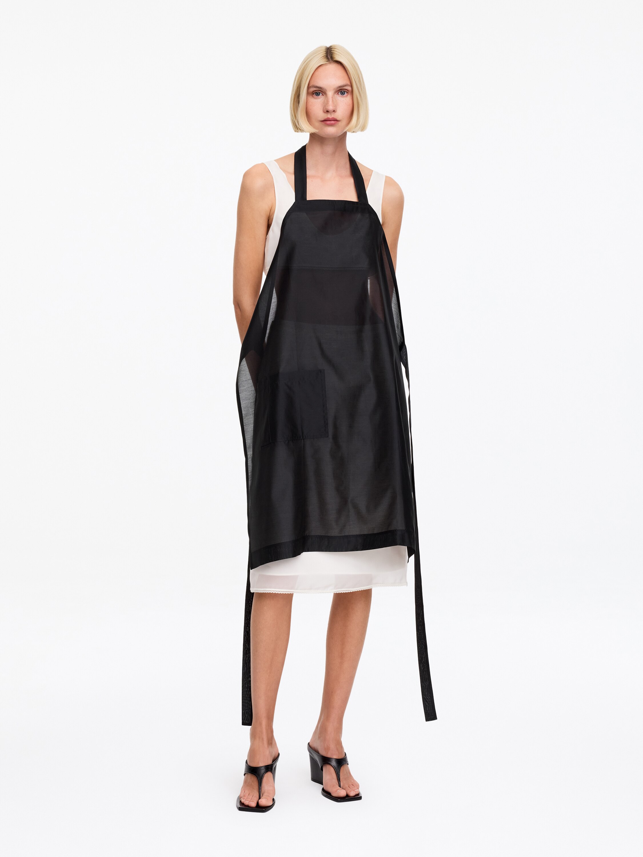 ARKET and Laila Gohar Monogram Apron – Dark Navy – ARKET NO