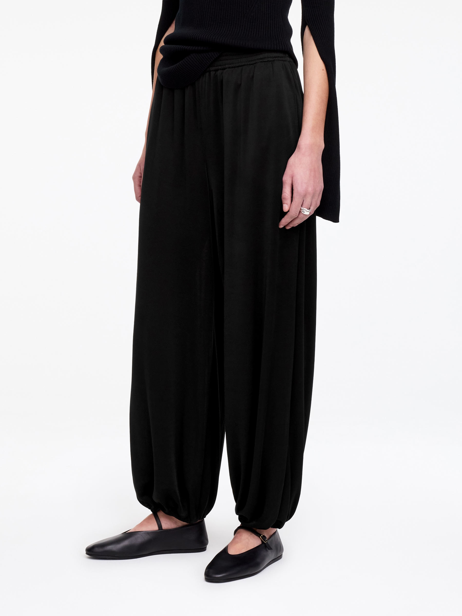 Hose mit Ballonschnitt - Schwarz - Regular Fit - Women - StillMedia/Lookbook - 10