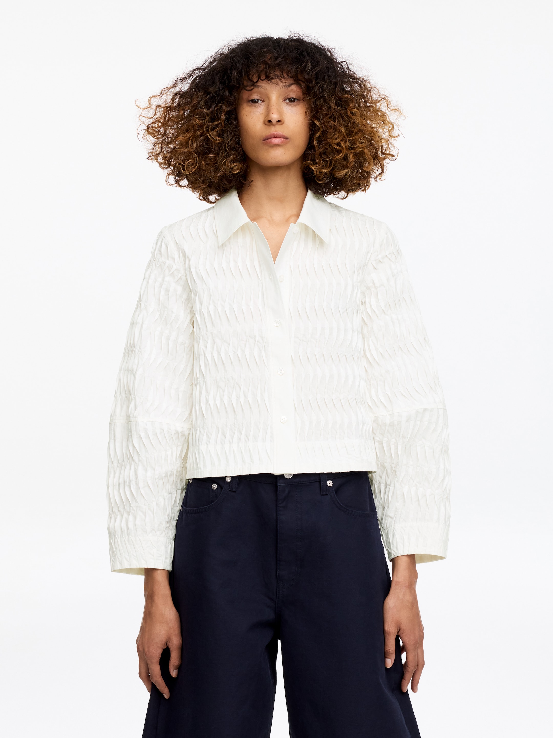 ARKET and Laila Gohar Pleated Overshirt - White - Loose fit - Women - StillMedia/Lookbook - 4