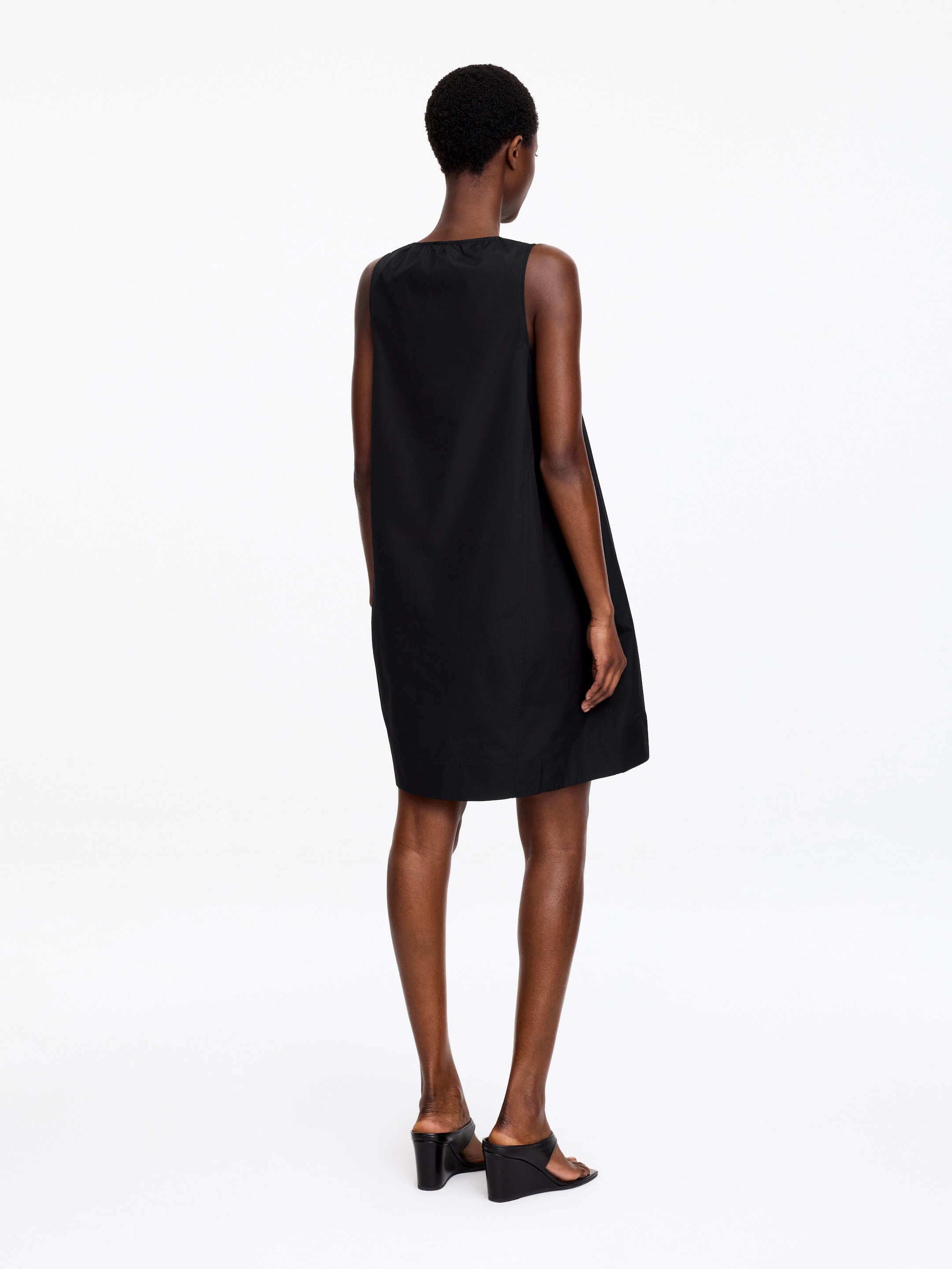 Gathered V-Neck Dress - Black - Regular fit - Women - StillMedia/Lookbook - 2