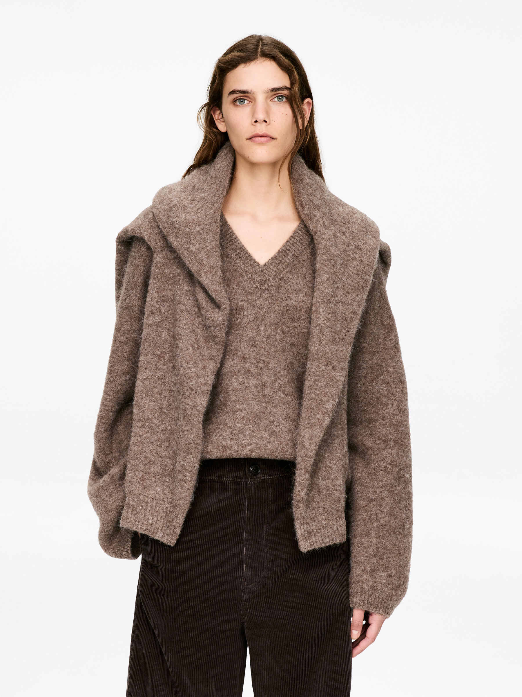 Alpaca-Wool Blend V-Neck Jumper - Taupe - Loose fit - Women - StillMedia/Lookbook - 3