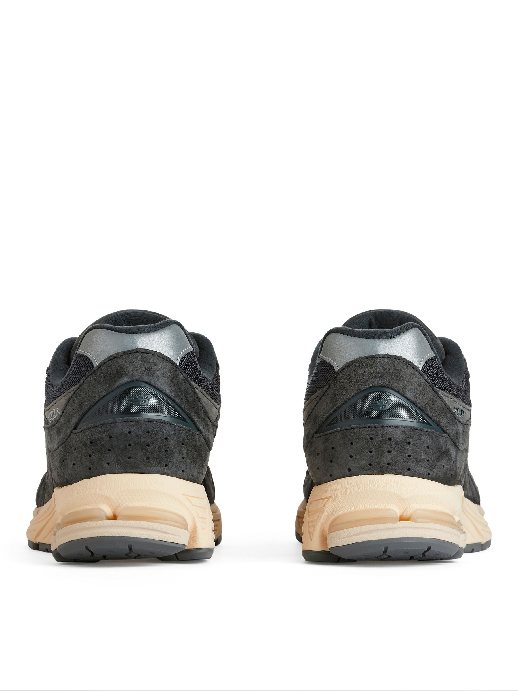 New Balance 2002R Trainers - Black - Men - StillMedia/DescriptiveStillLife - 1