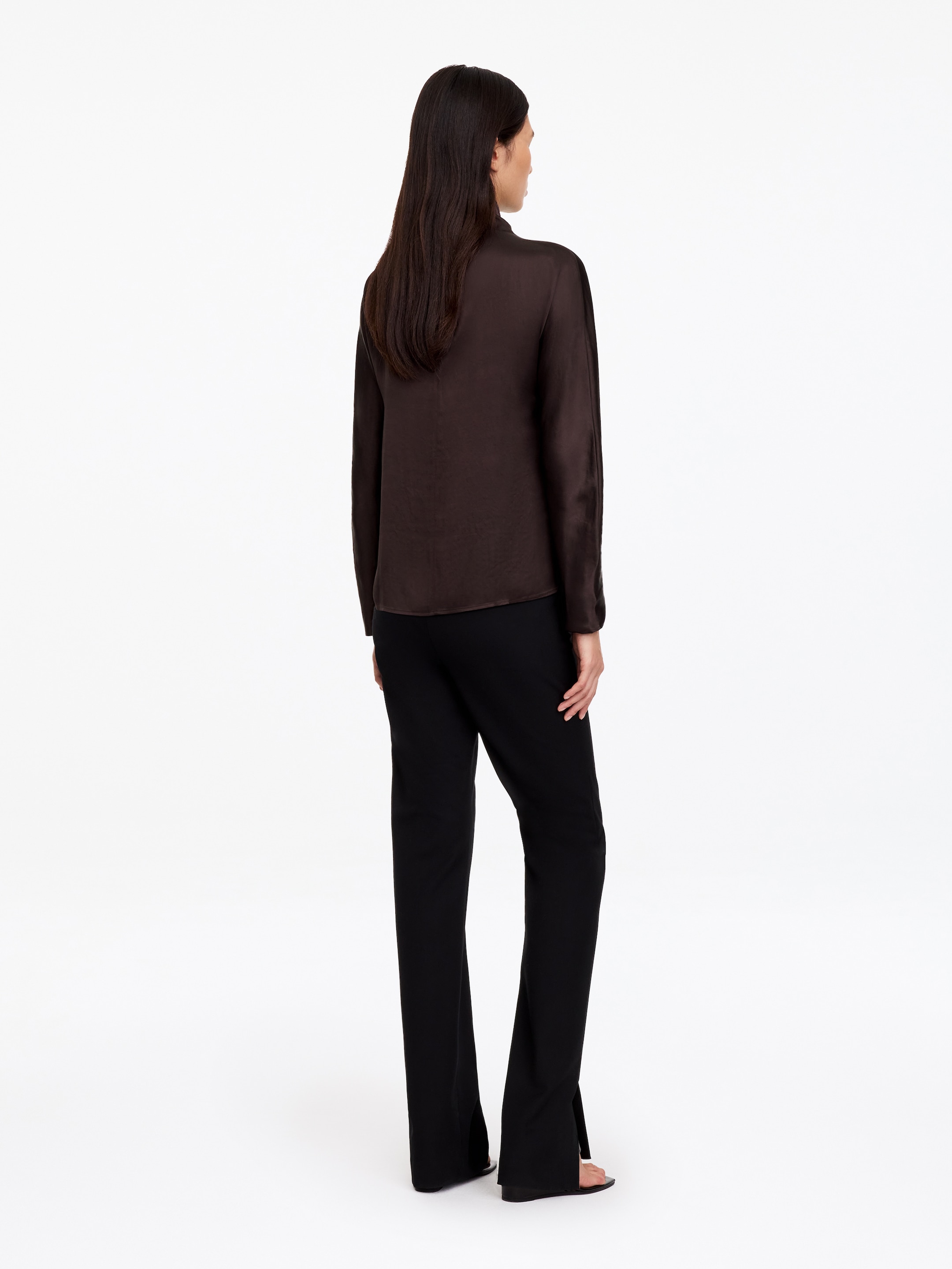 Top de satén con cuello alzado - Marrón oscuro - Corte ajustado - women - StillMedia/Lookbook - 8