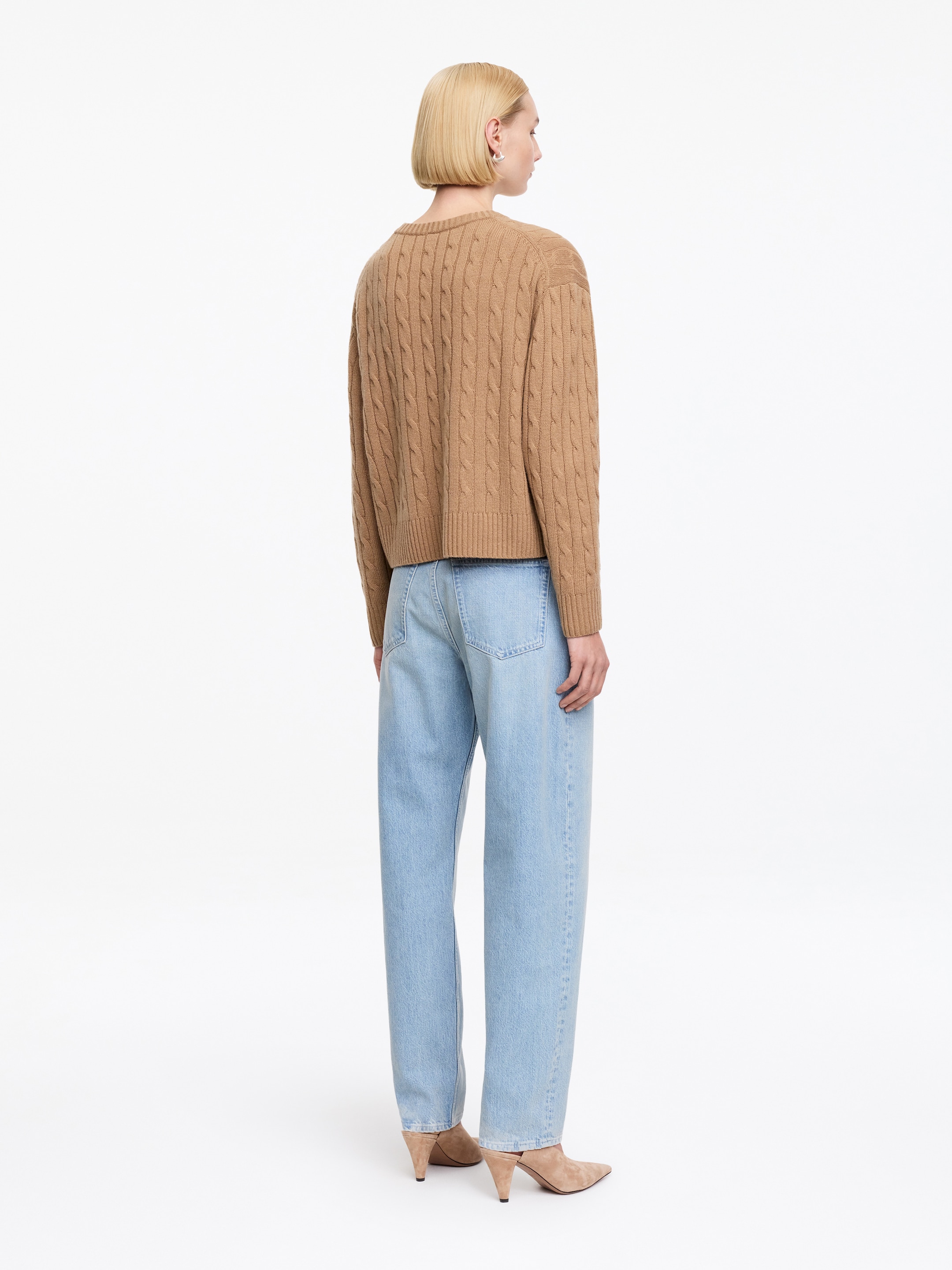 Pure Cashmere V-Neck Jumper - Beige - Regular fit - Women - StillMedia/Lookbook - 2