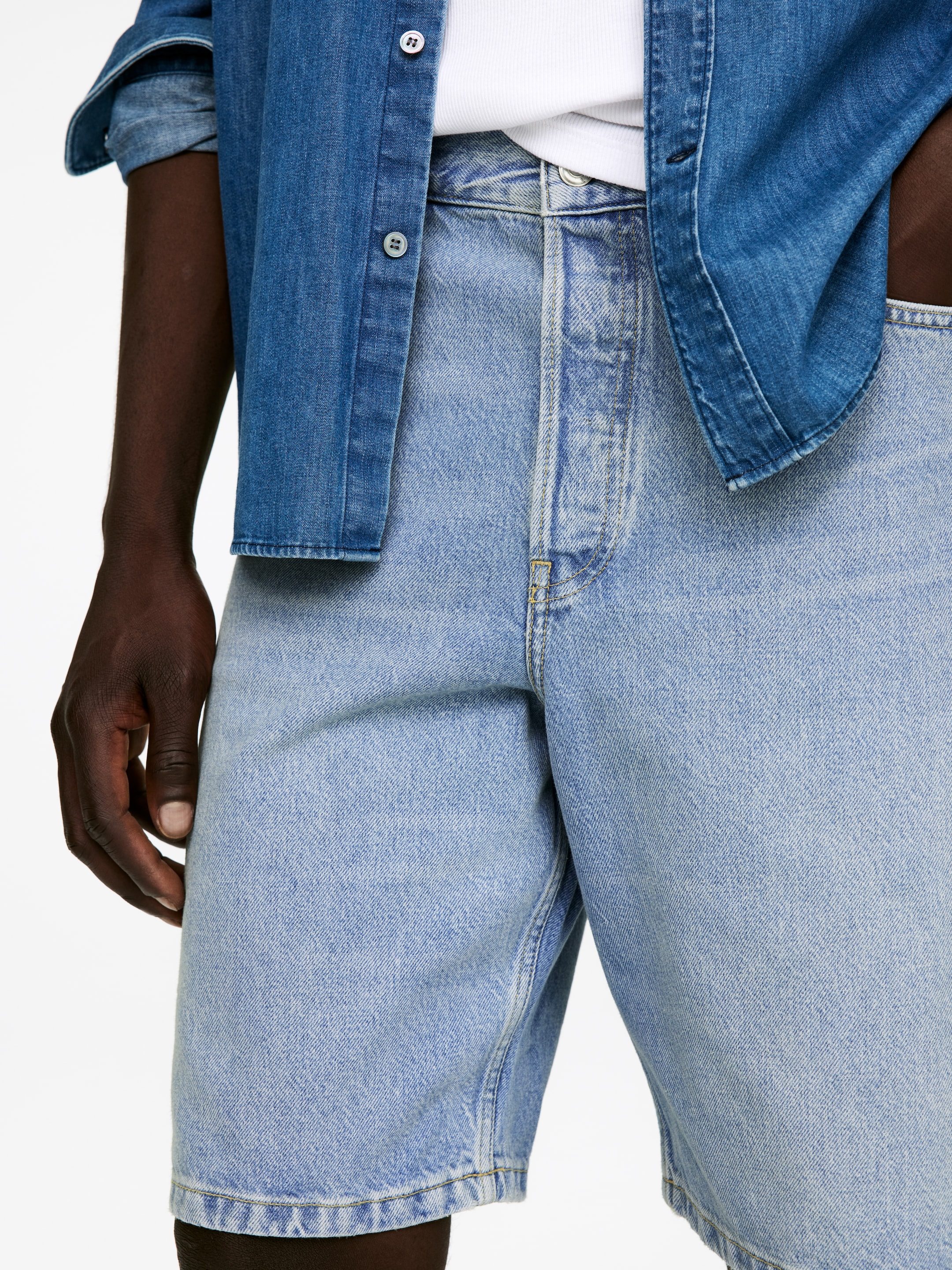 Größeres Bild anzeigen: Lockere Jeansshorts - Blau - Men | H&M AT 4