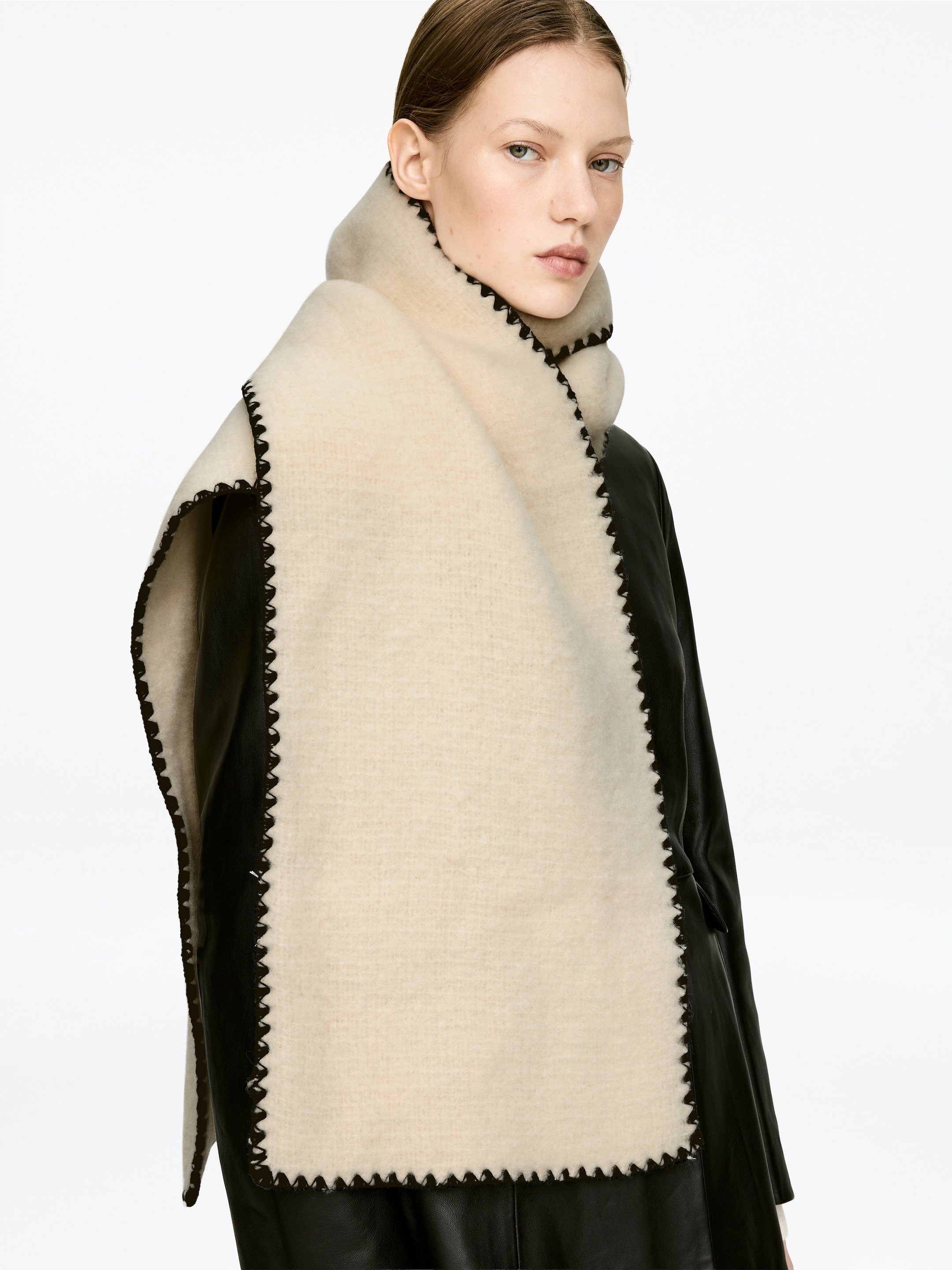 View larger image: Blanket-Stitch Scarf - Beige - Ladies | H&M GB 1