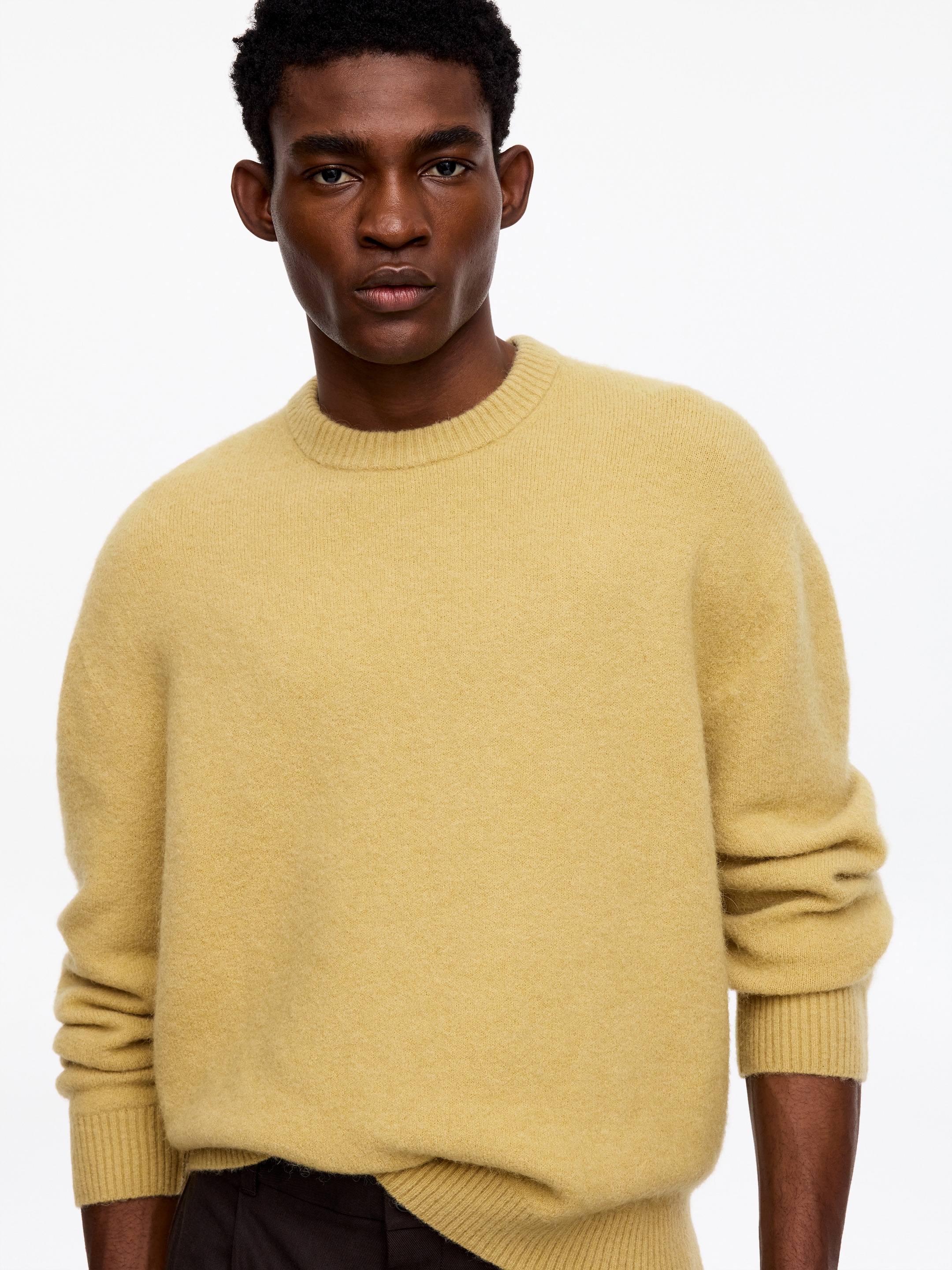 Jersey en mezcla de lana merino y alpaca - Mostaza - Corte relajado - Men - StillMedia/Lookbook - 3