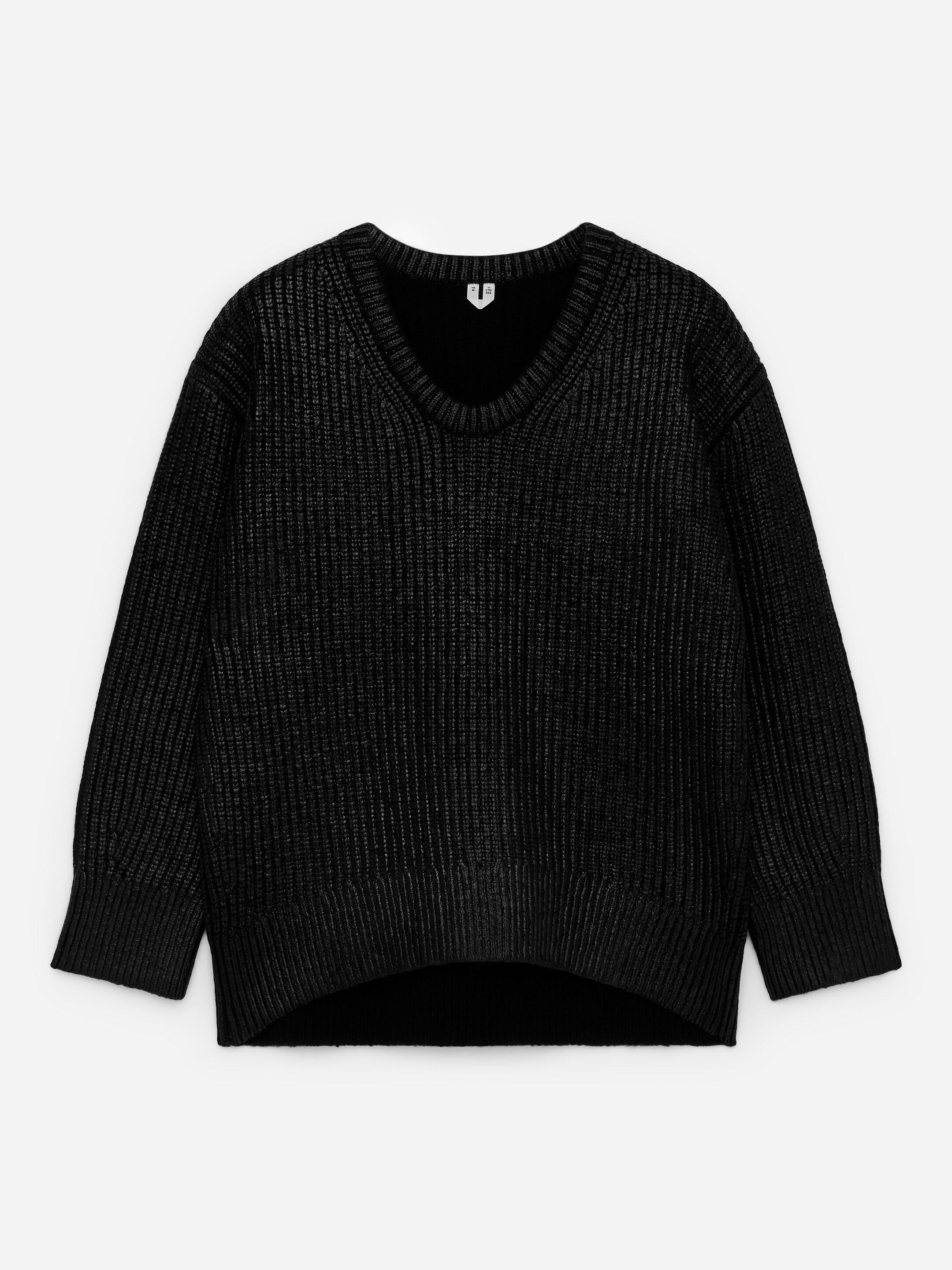 Visualizza immagine più grande: Un maglione nero, presentato dal DAVANTI, presenta uno scollo a V, una larga trama a maglia a coste, maniche lunghe con polsini a coste e un orlo a coste leggermente curvato.