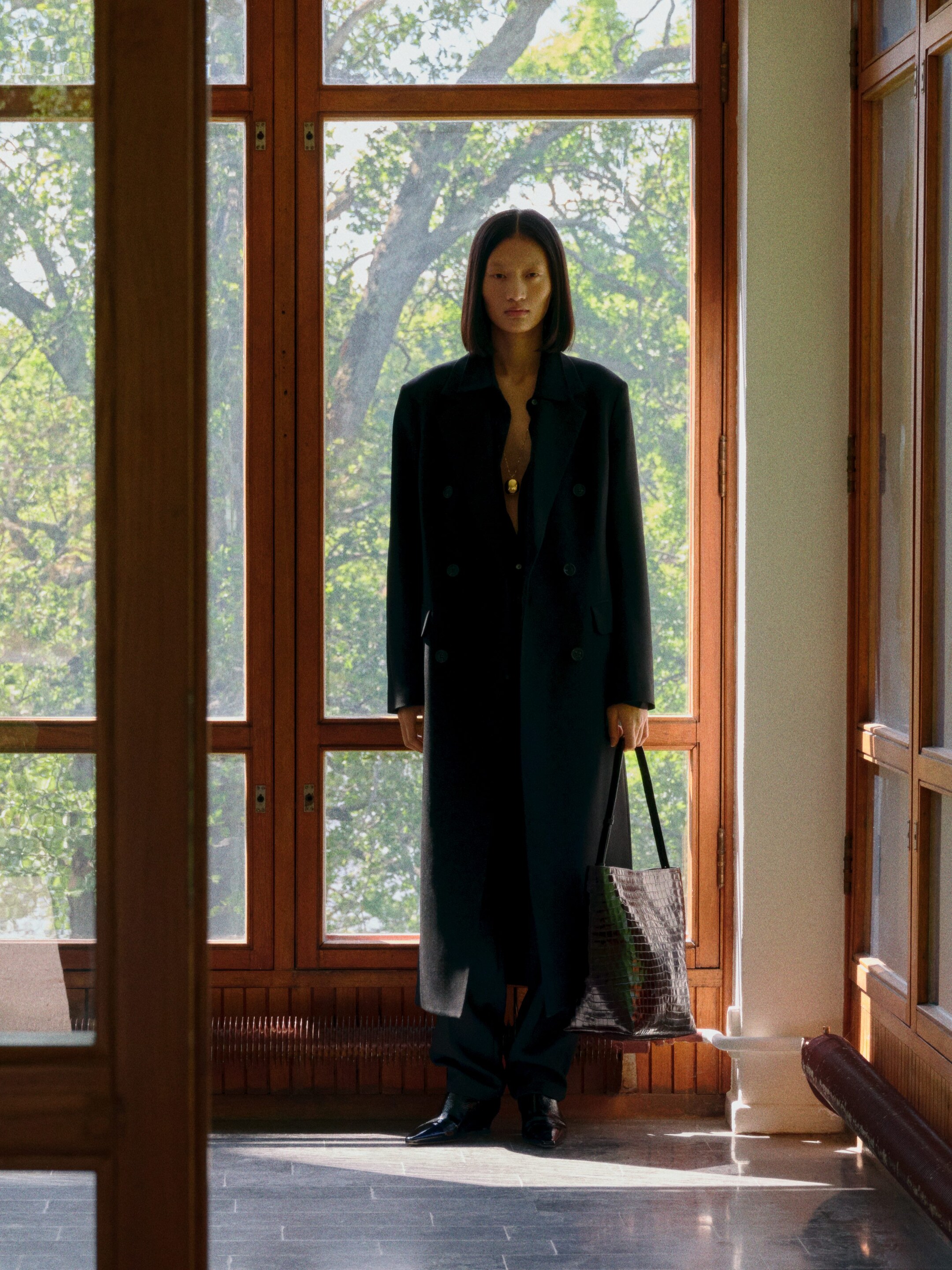 Größeres Bild anzeigen: Ledertragetasche mit Krokodilprägung - Dunkelbraun - Ladies | H&M AT 8