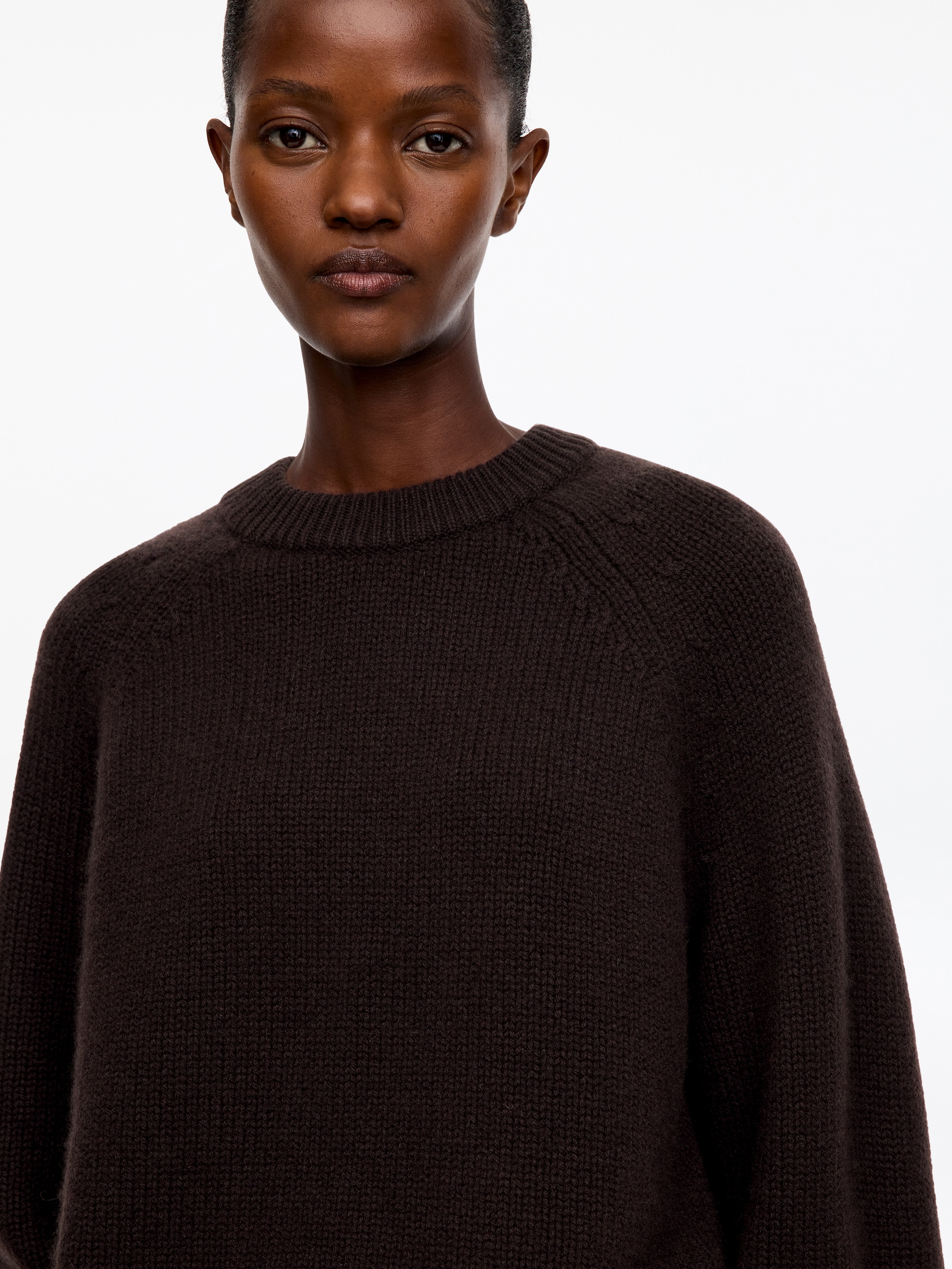 Chunky Pure Cashmere Jumper​ - Dark Brown - Loose fit - women - StillMedia/Lookbook - 4