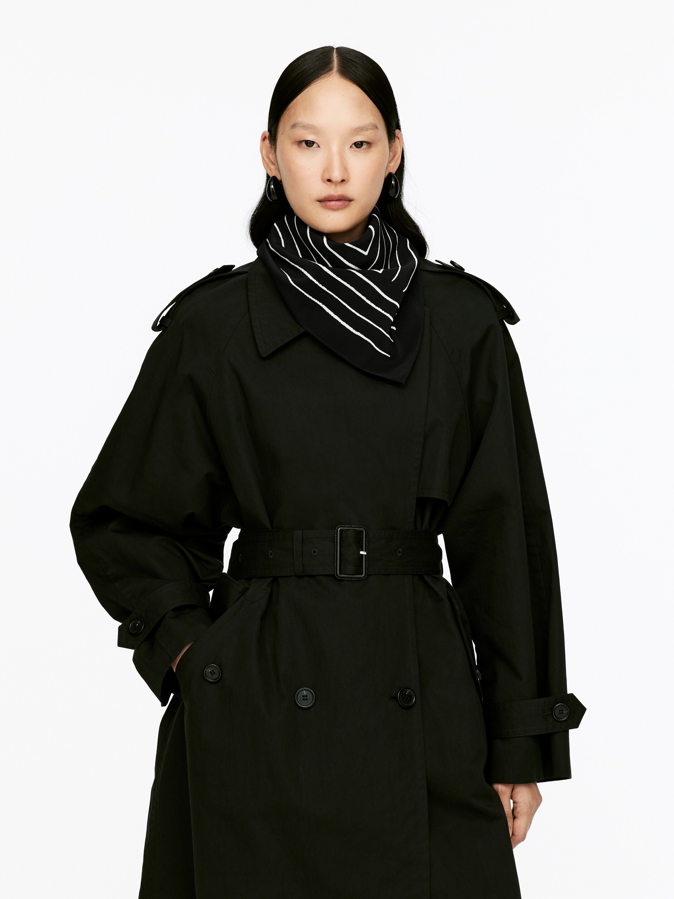 Grösseres Bild ansehen: Bedrucktes Seidentuch - Schwarz/Weiß - DAMEN | H&M CH 2