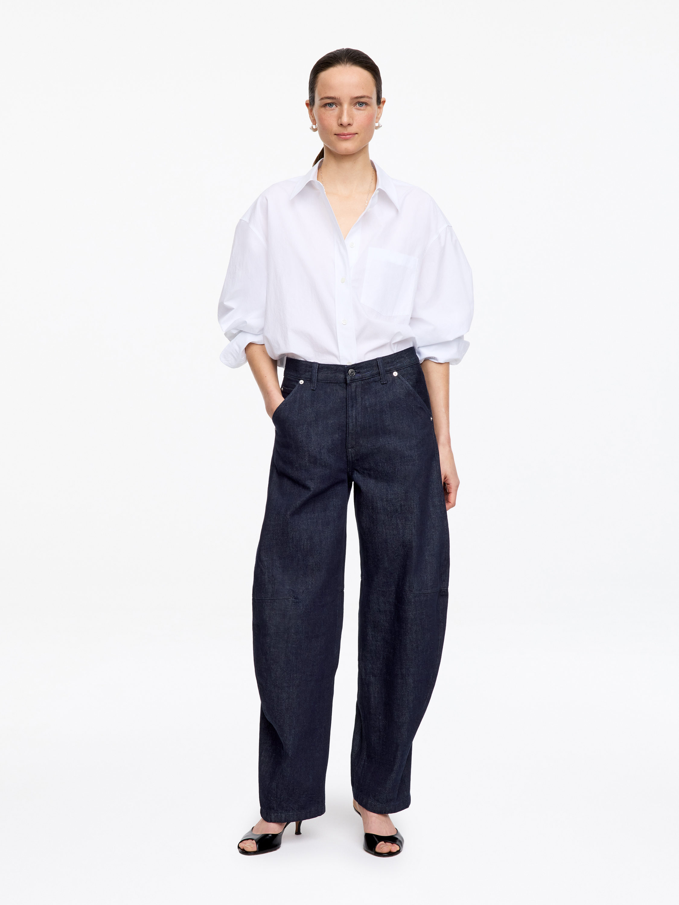 PINE Relaxed Barrel Jeans