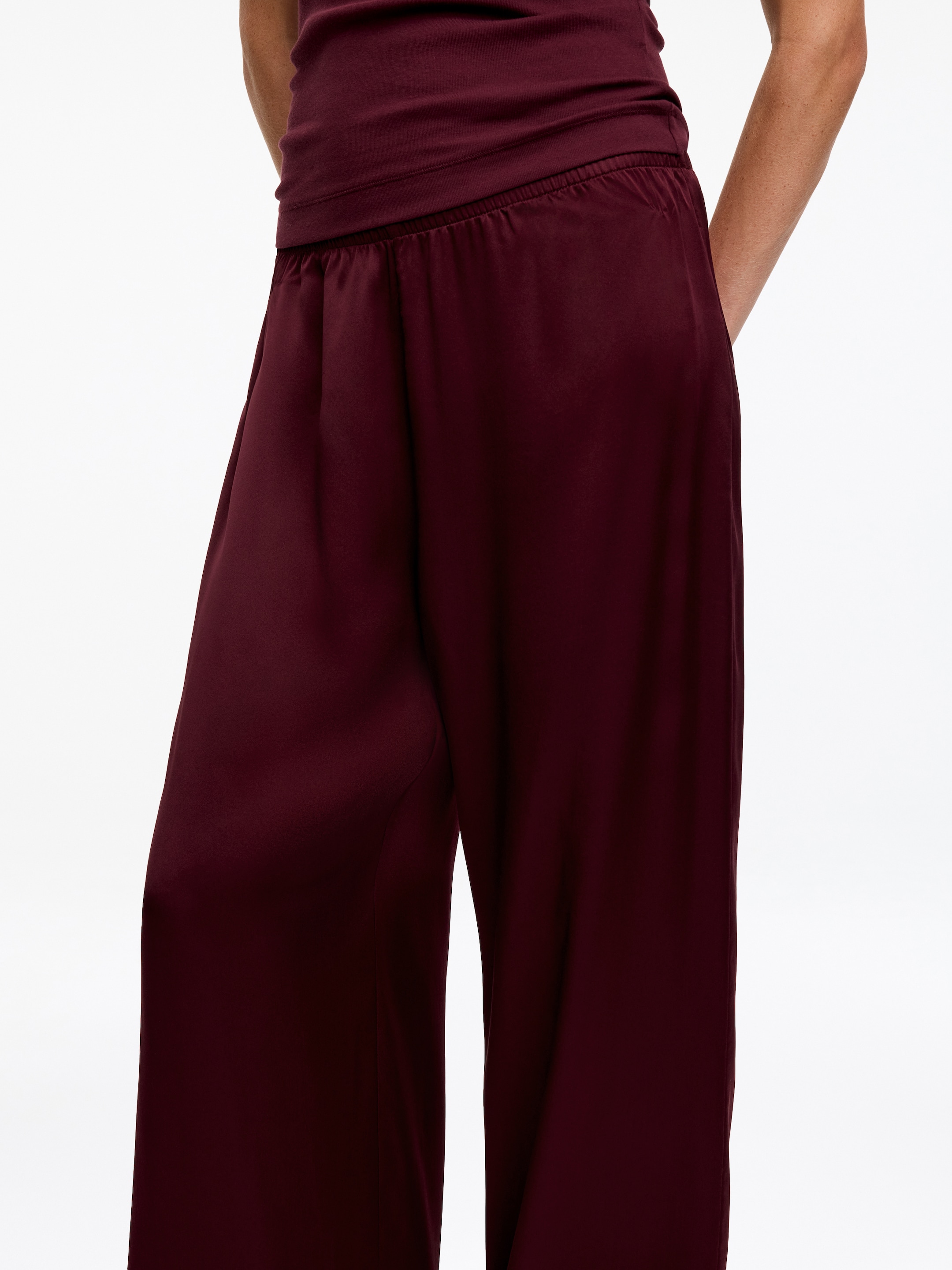Silk Satin Trousers - Dark red - Regular fit - women - StillMedia/Lookbook - 3