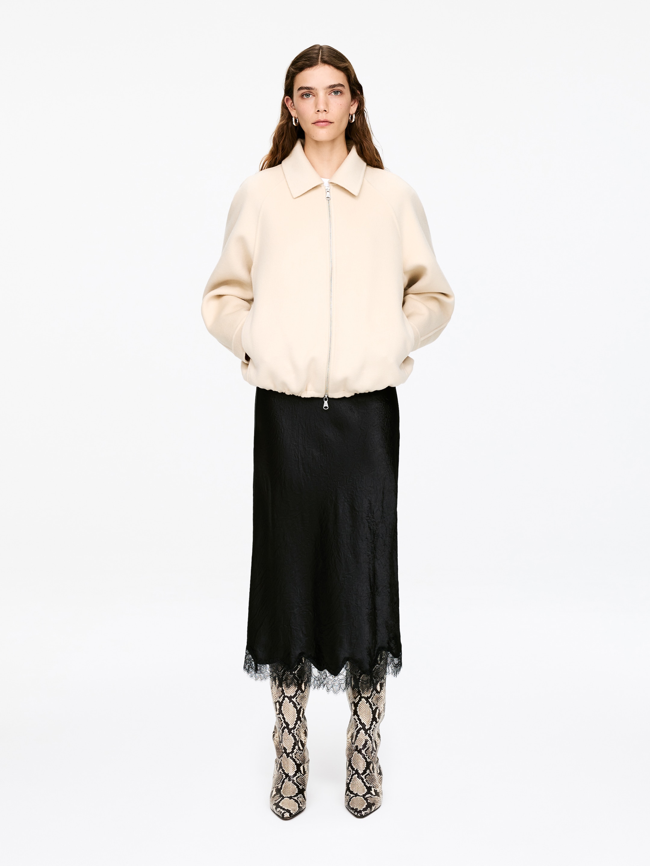 Agrandir l'image: Jupe en satin avec finition en dentelle - Noir - FEMME | H&M FR 1