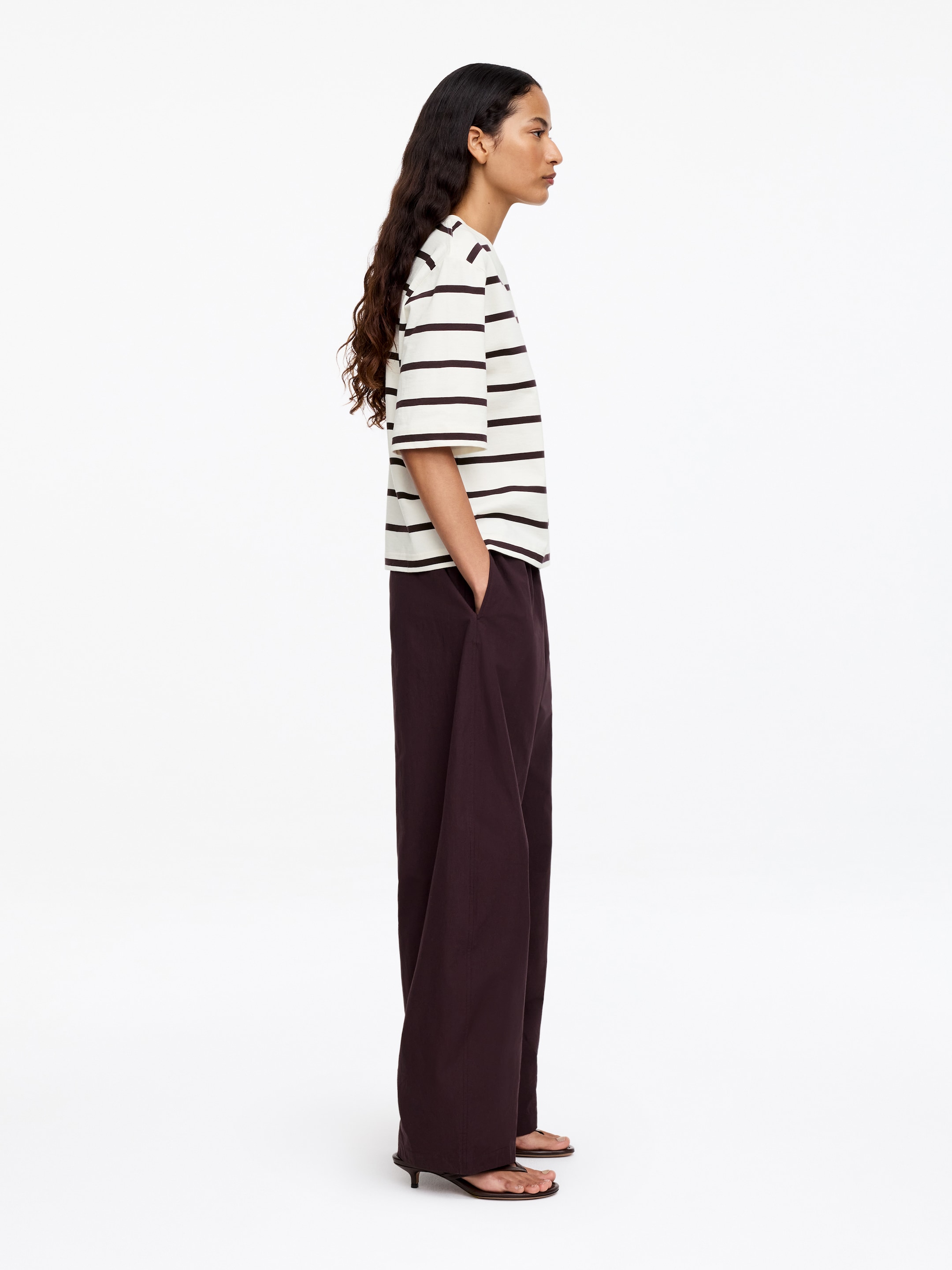 Signature Boxy T-Shirt - White/Brown - Relaxed fit - Women - StillMedia/Lookbook - 5