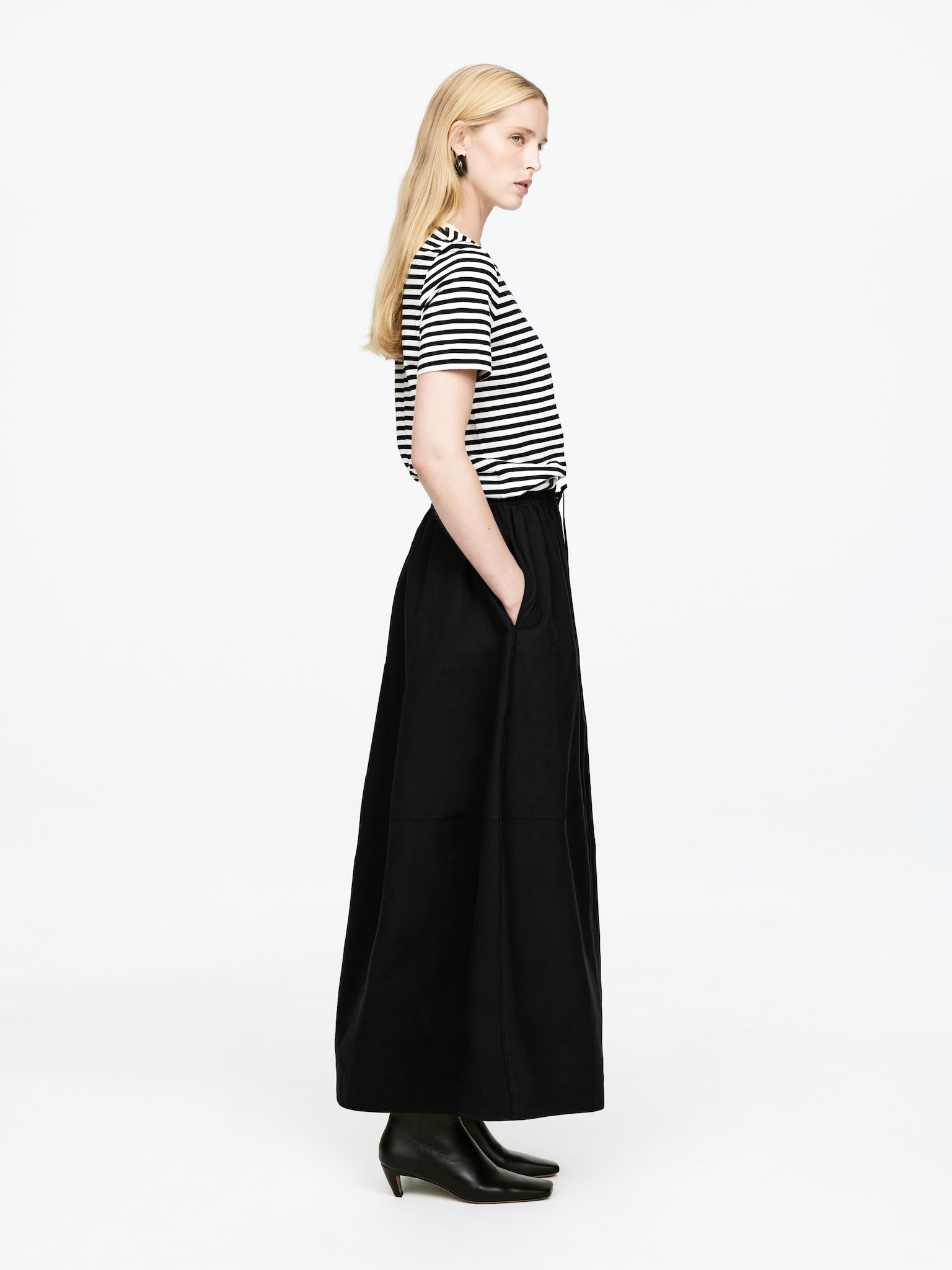 LILY Charakteristisches T-Shirt - Weiß/Dunkelblau/Weinrot/Rot/Weiß/Braun/Cremeweiß/Schwarz/Weiß/Graumeliert/Dunkelblau - 4