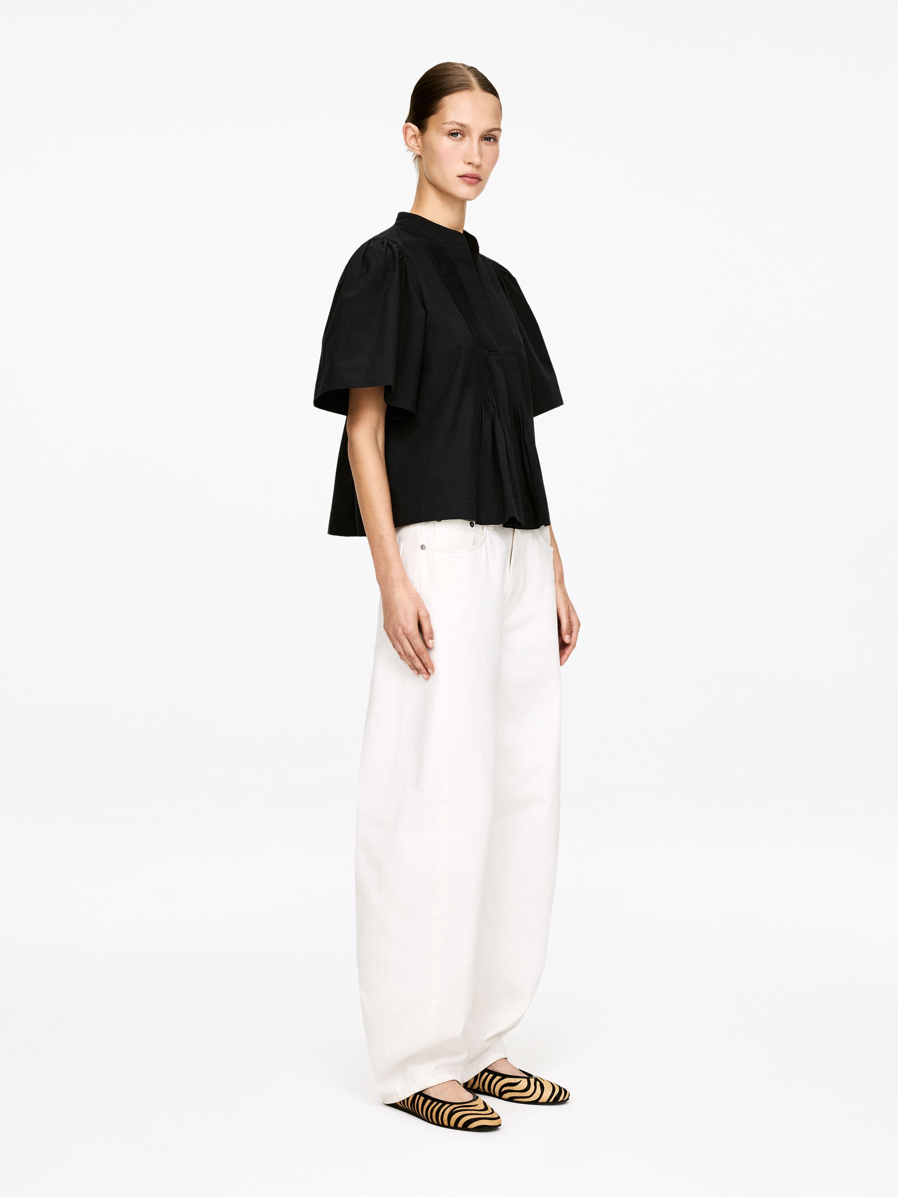 Pleated Blouse - Black - Loose fit - Women - StillMedia/Lookbook - 5
