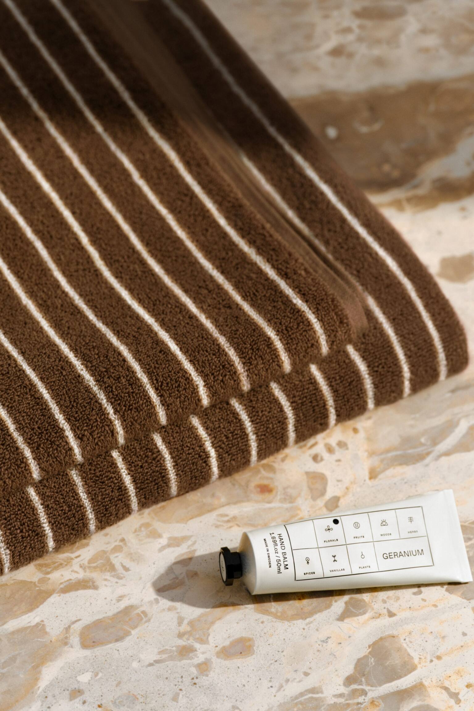 Badehåndklæde 70 x 140 cm - Brun/hvid/Blå/hvid/Kongeblå/lys beige/Råhvid/sort/Salvie/sort - 1