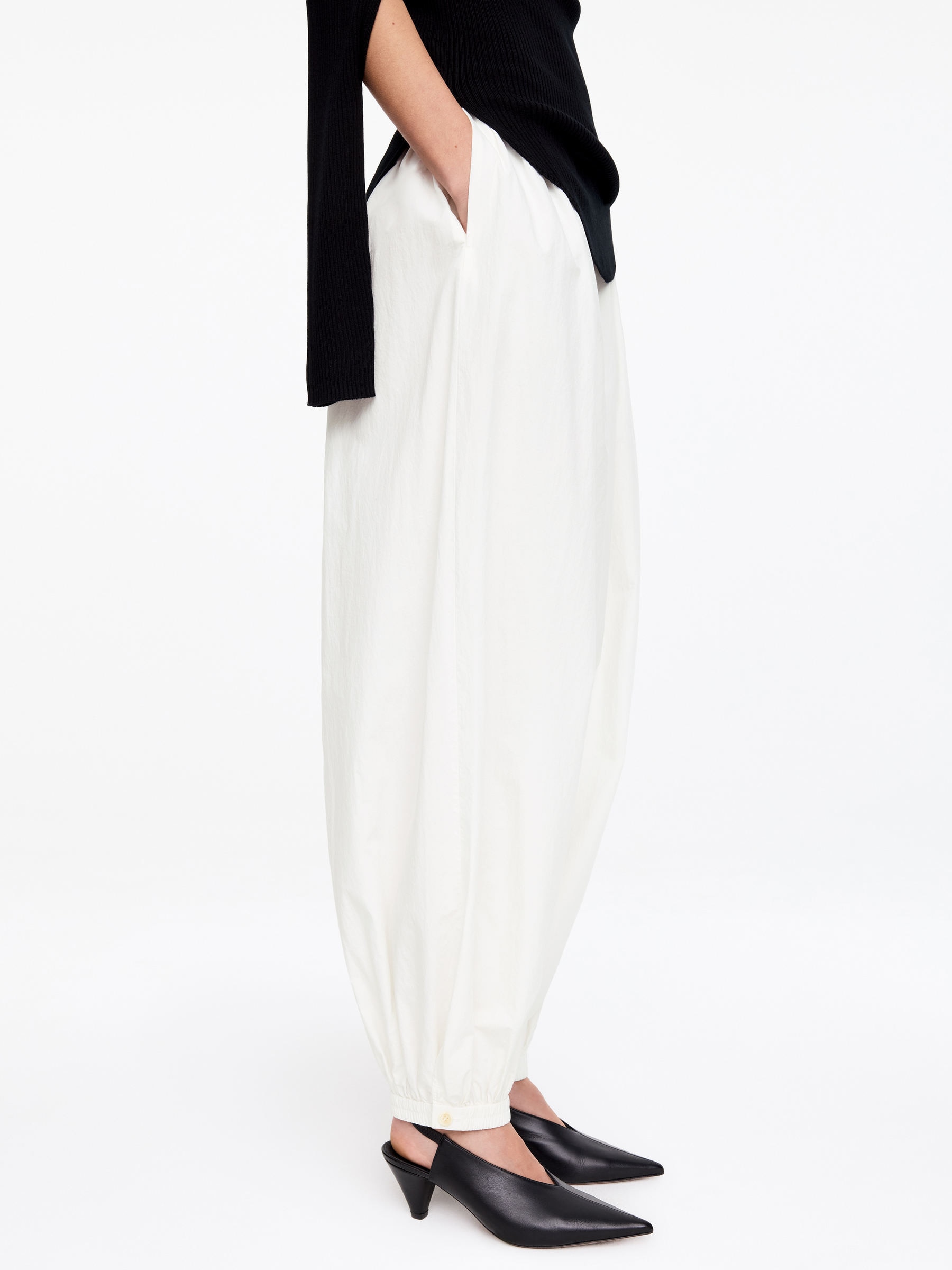 Balloon Cotton Trousers - White - Loose fit - Women - StillMedia/Lookbook - 5