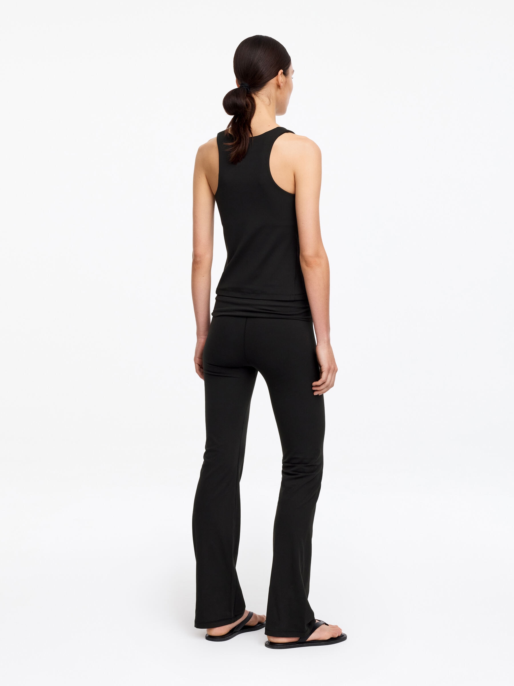 Top sin mangas con cuello cuadrado - Negro - Corte ajustado - Women - StillMedia/Lookbook - 3