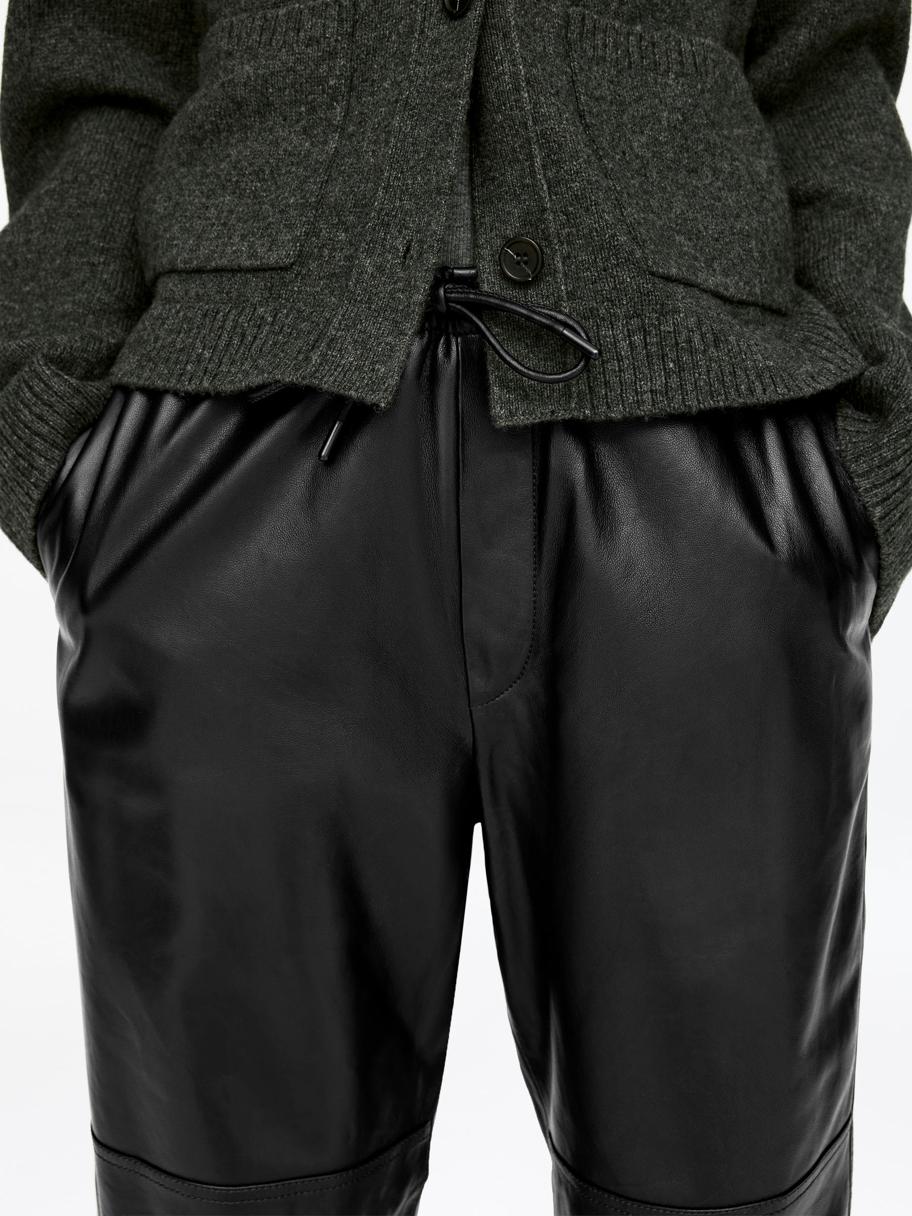 Barrel-Leg Leather Trousers - Black - Relaxed fit - Women - StillMedia/Lookbook - 6