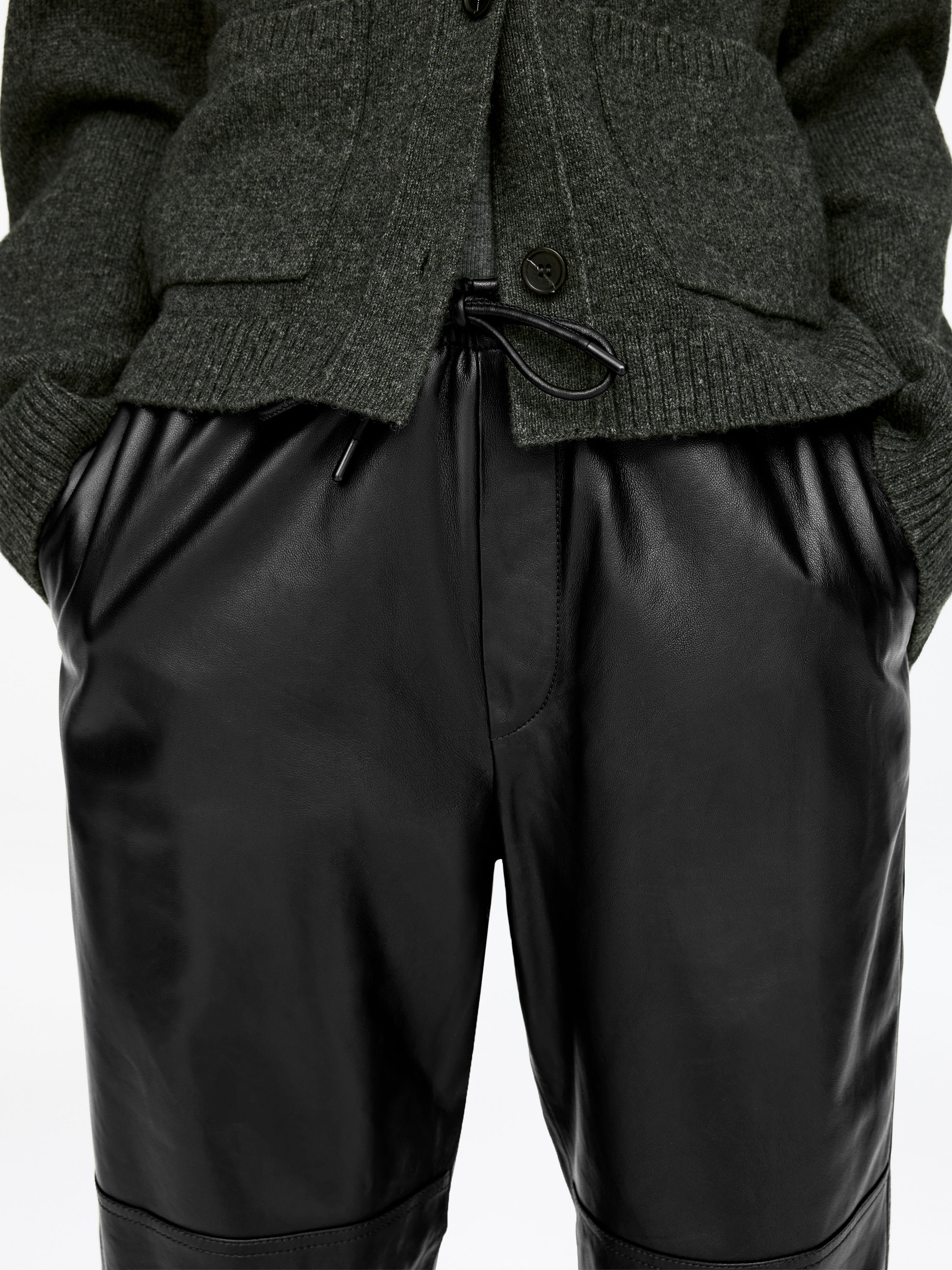Barrel-Leg Leather Trousers - Black - Relaxed fit - Women - StillMedia/Lookbook - 6