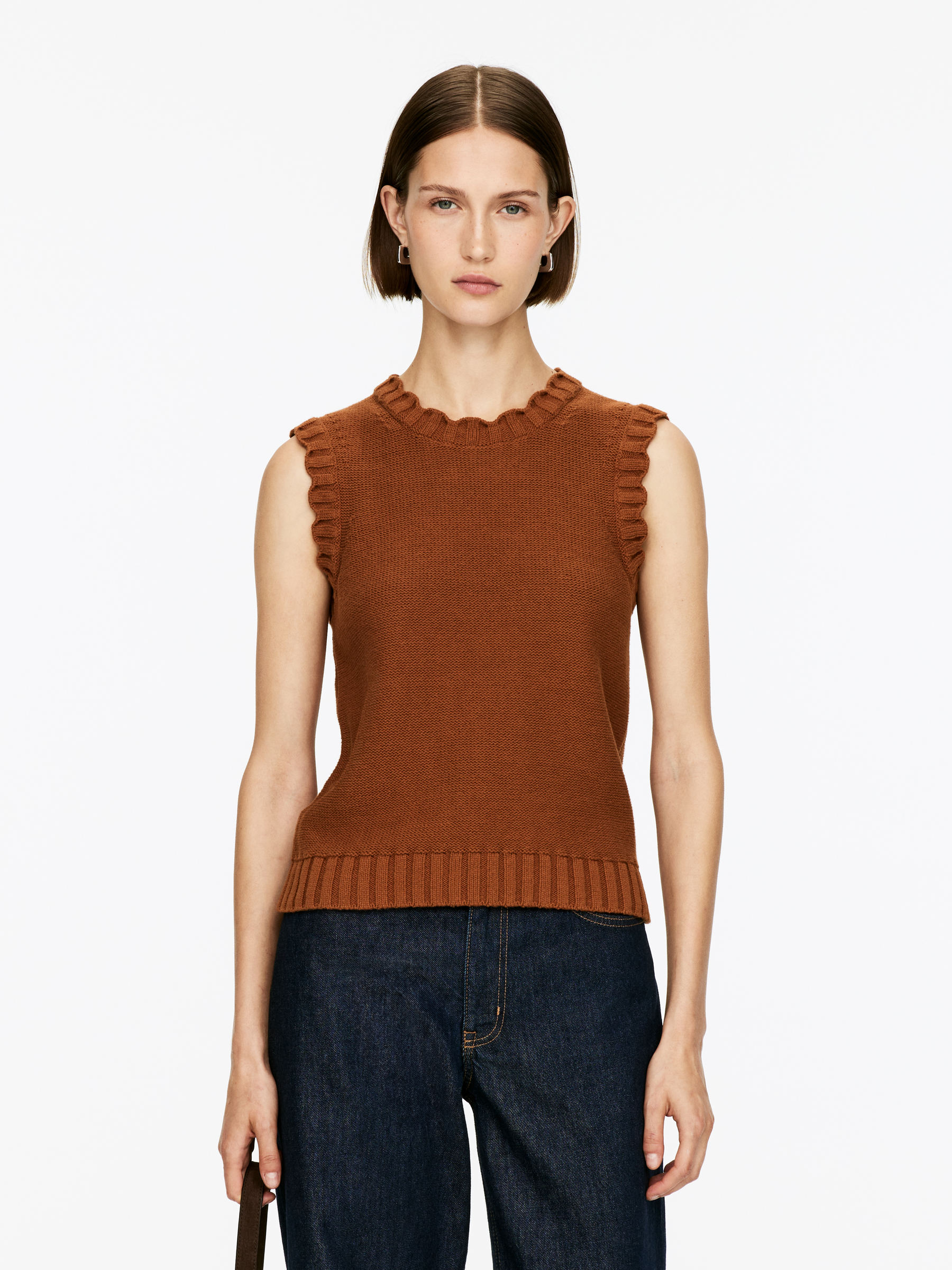 Scallop-Edge Knitted Vest - Rust - Regular fit - Women - StillMedia/Lookbook - 4