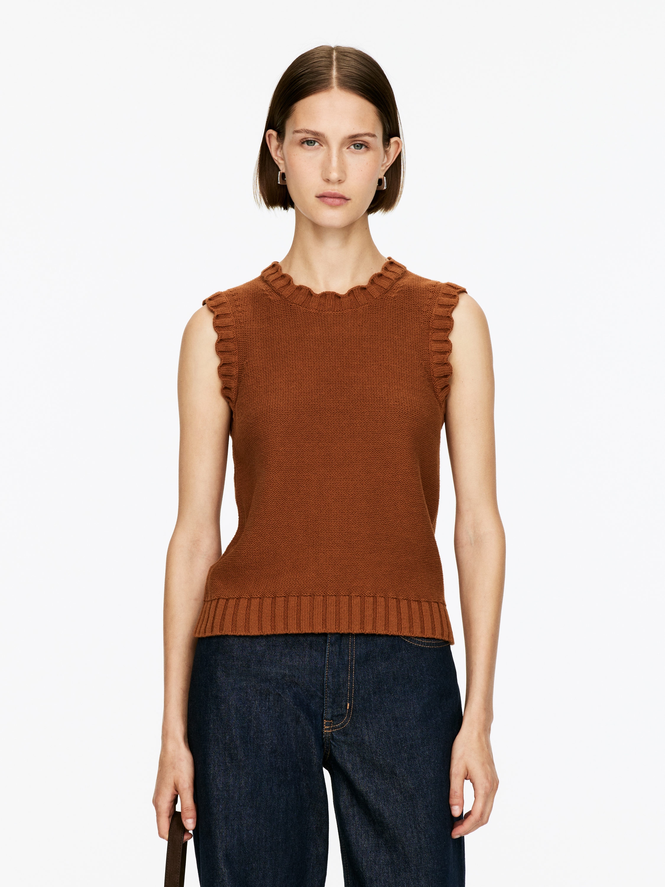 Scallop-Edge Knitted Vest - Rust - Regular fit - Women - StillMedia/Lookbook - 4