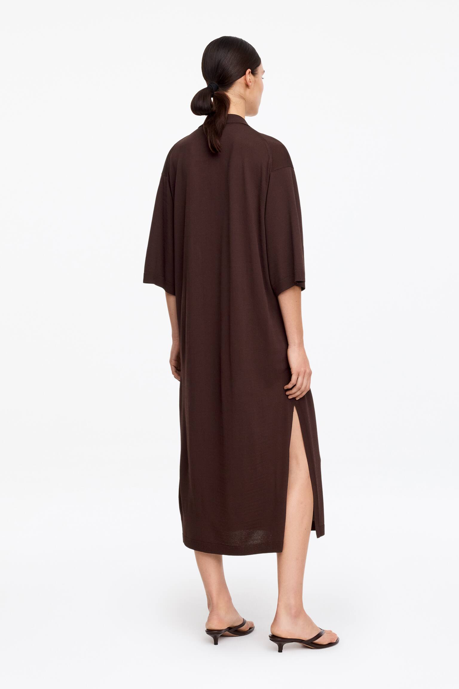 Voľné Šaty Z Jemného Úpletu - Hnedá - 6