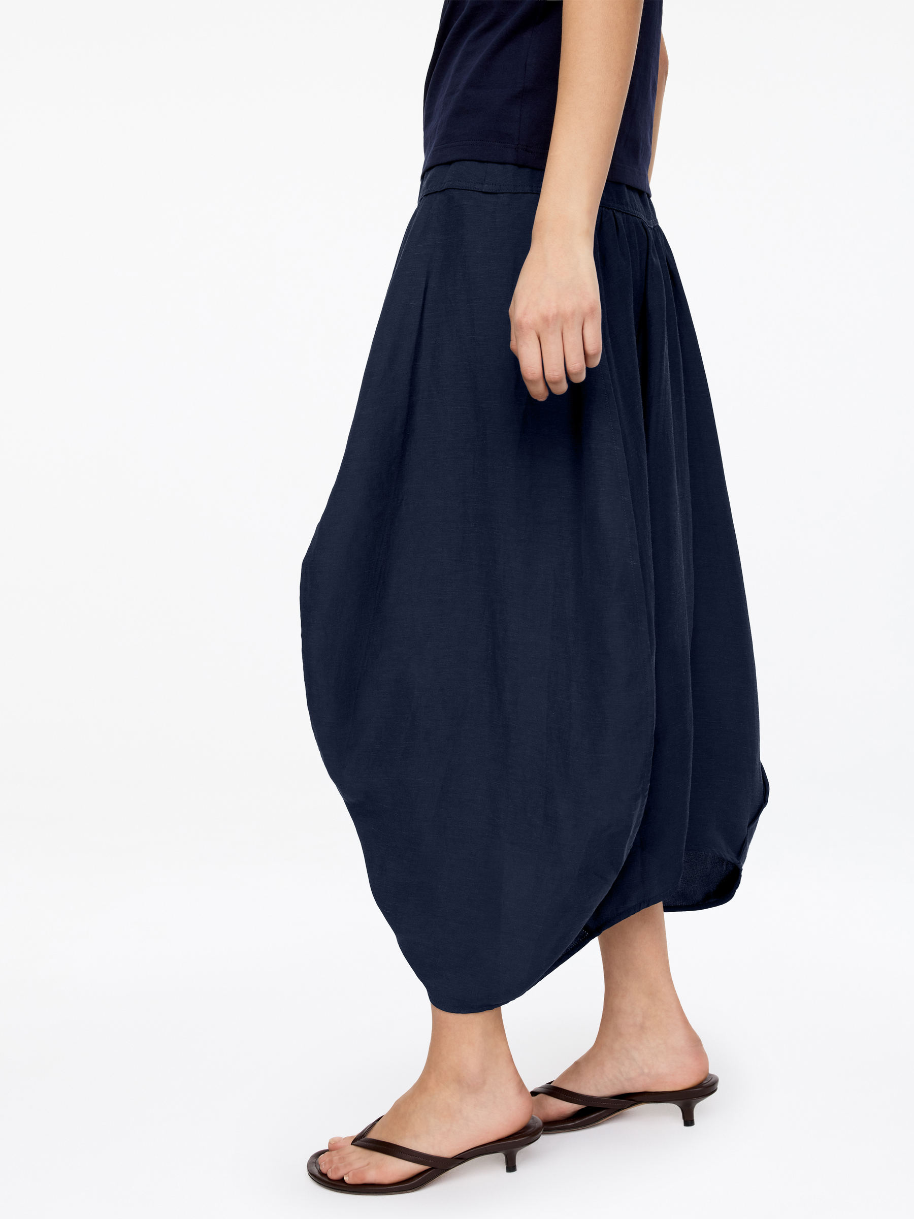 Balloon Midi Skirt - Dark Blue - Regular fit - Women - StillMedia/Lookbook - 2