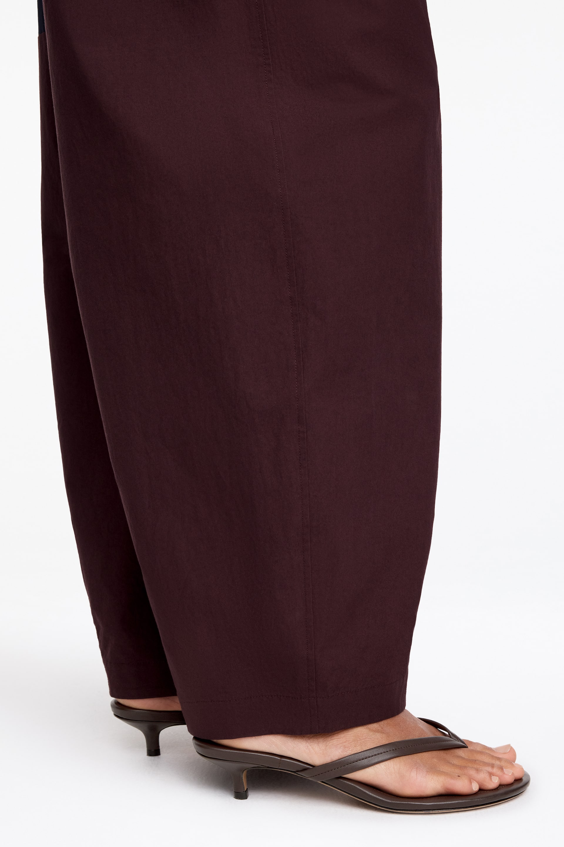 Größeres Bild anzeigen: Flip-Flop mit Kitten Heel - Dunkelbraun - Ladies | H&M AT 1