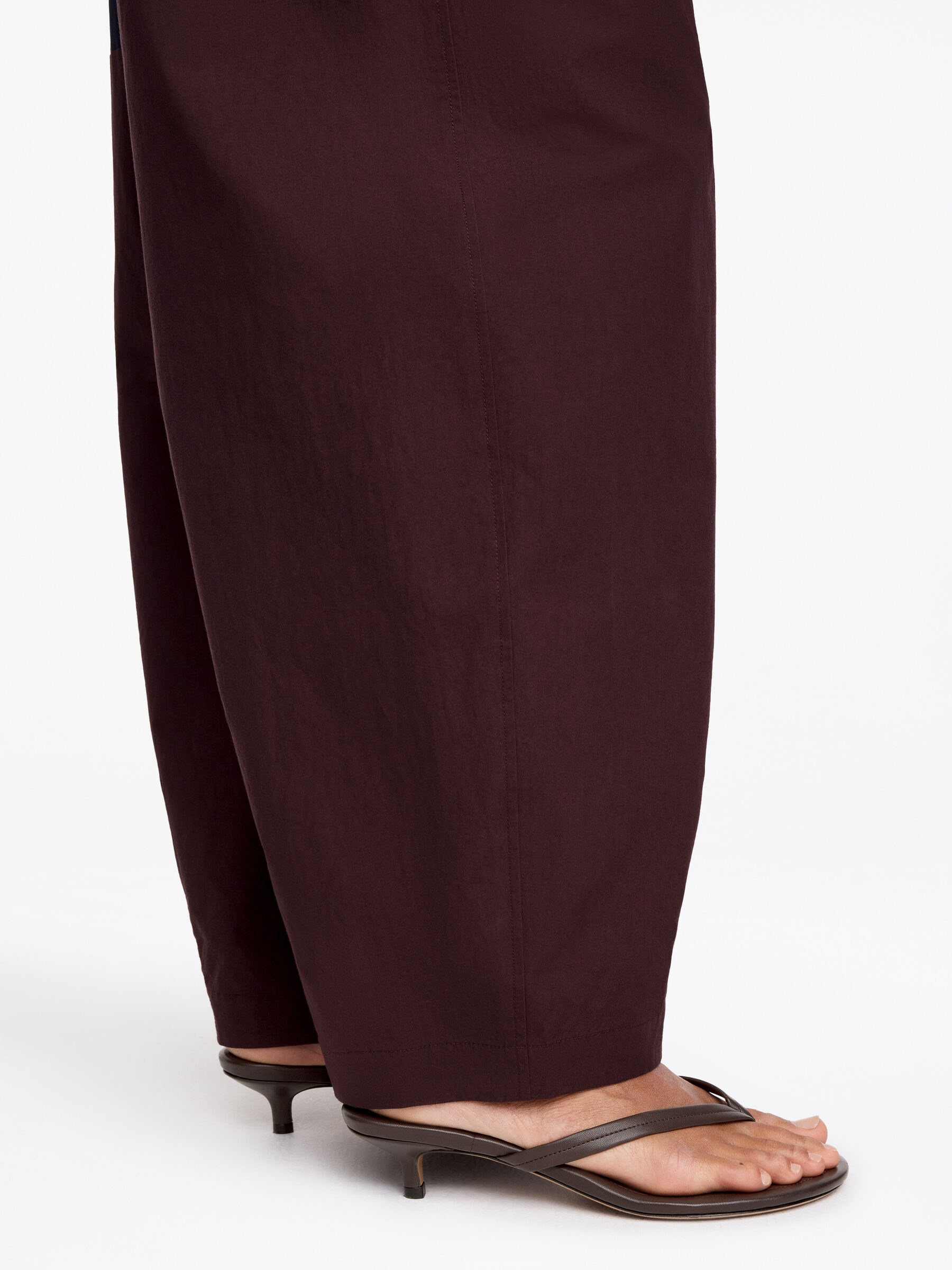 Flip-Flop mit Kitten Heel - Dunkelbraun - Women - StillMedia/Lookbook - 7