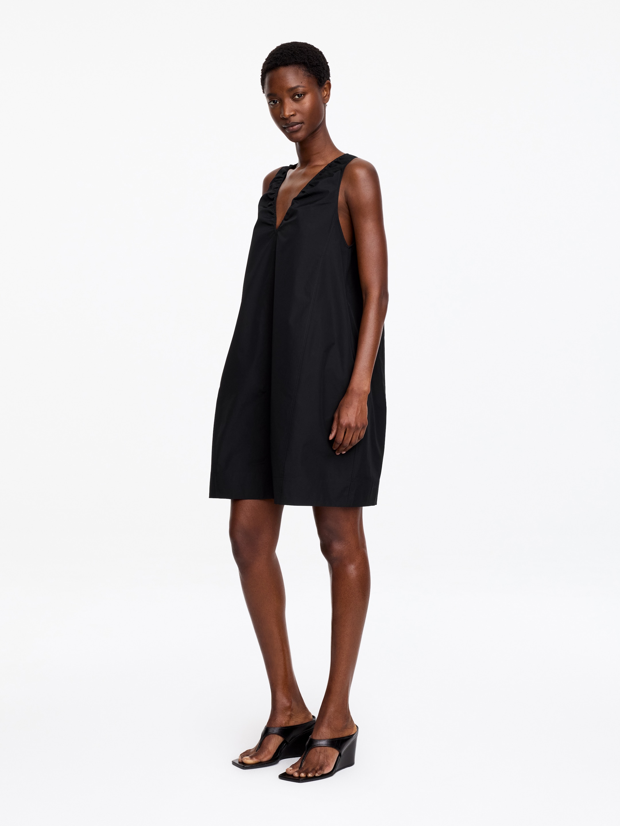 Gathered V-Neck Dress - Black - Regular fit - Women - StillMedia/Lookbook - 5