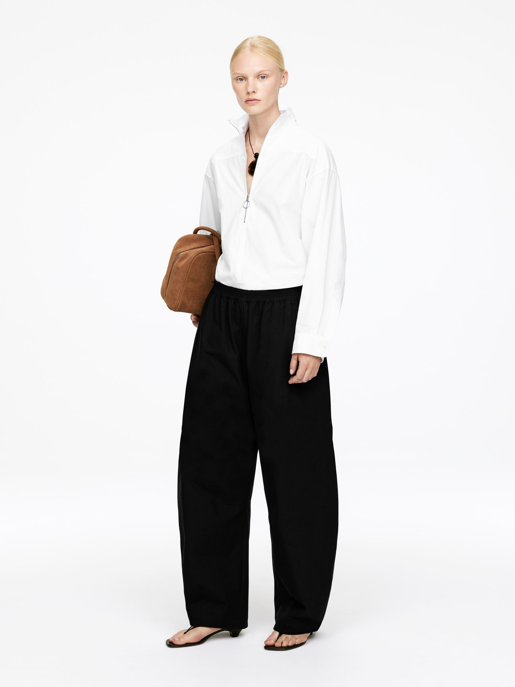 Barrel-Leg Trousers - Black - Relaxed fit - Women - StillMedia/Lookbook - 7