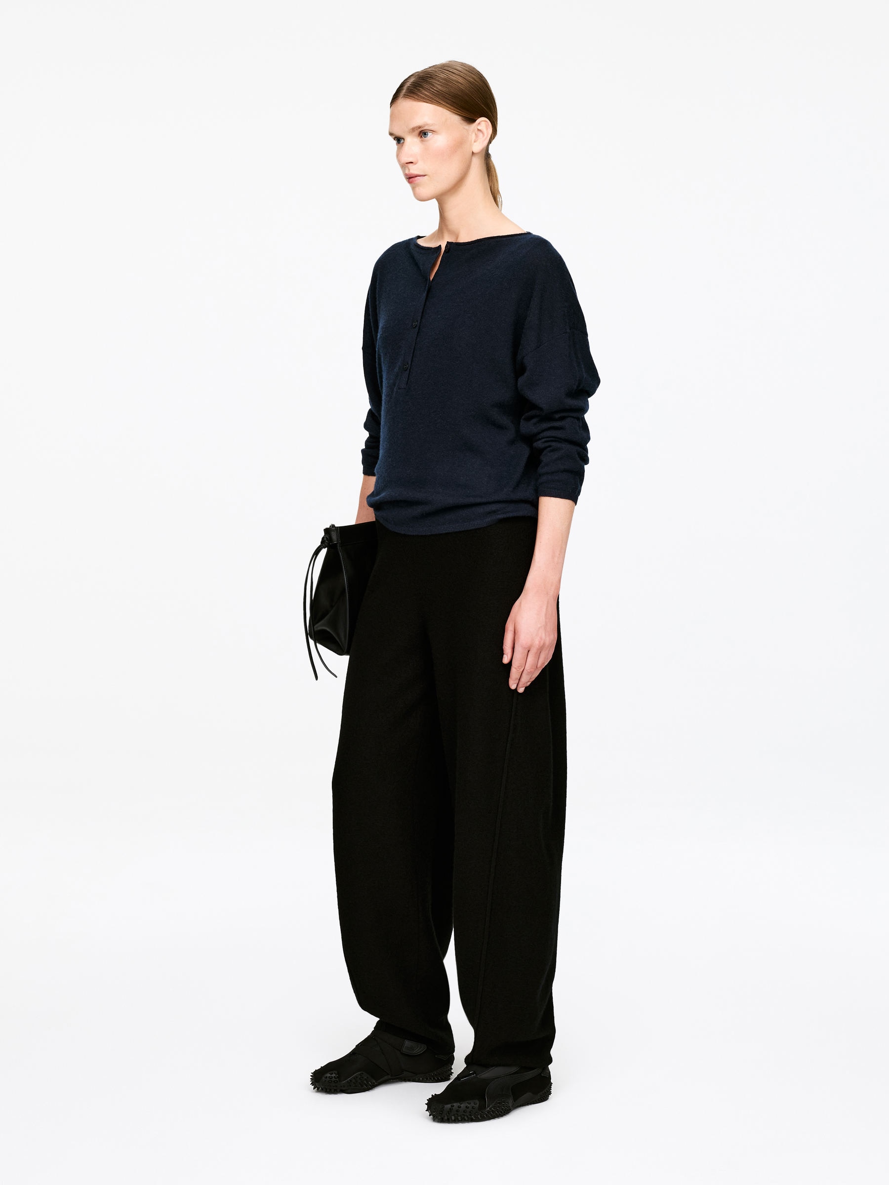 Pure Cashmere Boat-Neck Jumper - Dark Blue - Loose fit - Women - StillMedia/Lookbook - 3