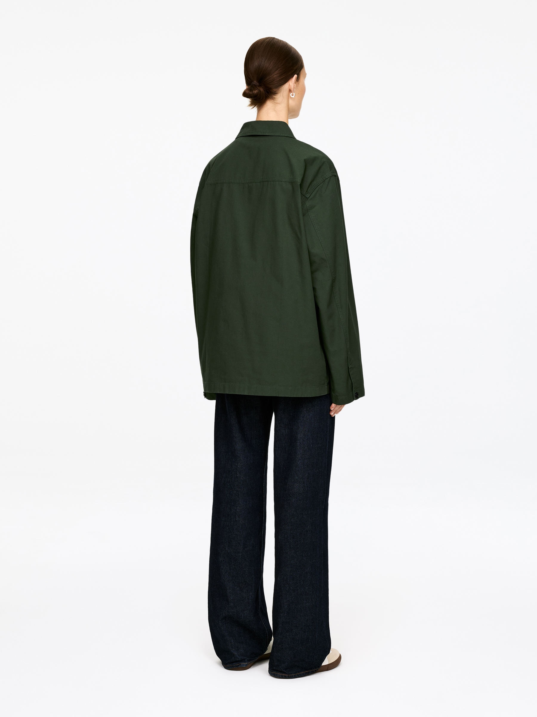 ARKET CAFÉ Cotton Overshirt - Dark Green - Loose fit - Men - StillMedia/Lookbook - 5