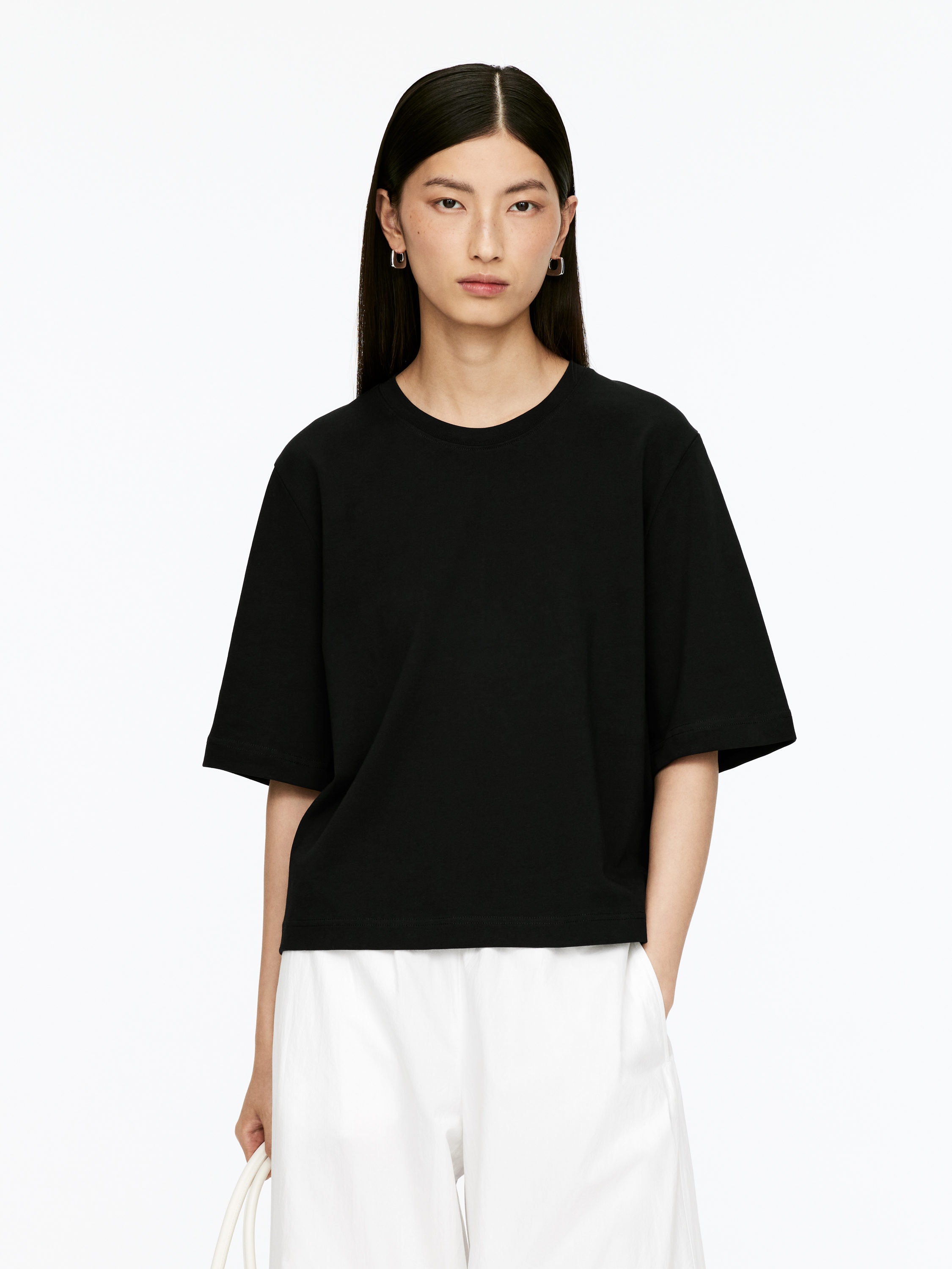 ALBA Boxy T-Shirt - Black - Loose fit - Women - StillMedia/Lookbook - 6