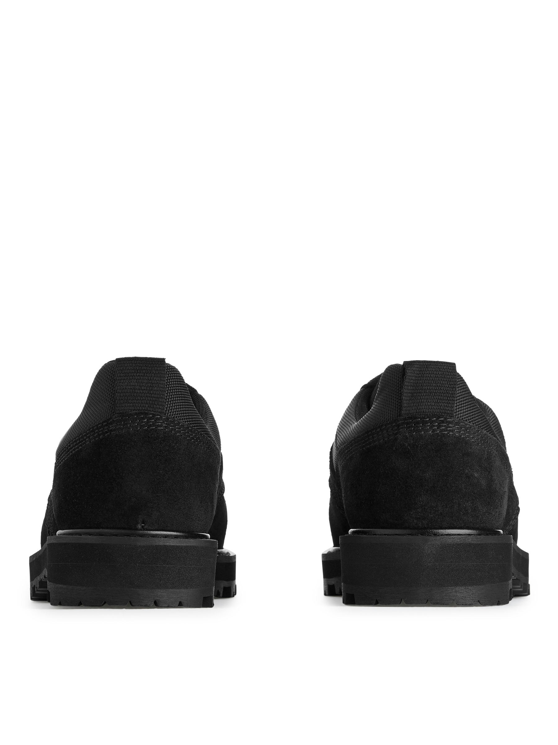 Derby-Schuh aus Veloursleder mit VIBRAM®-Sohle - Schwarz - Herren - StillMedia/DescriptiveStillLife - 3