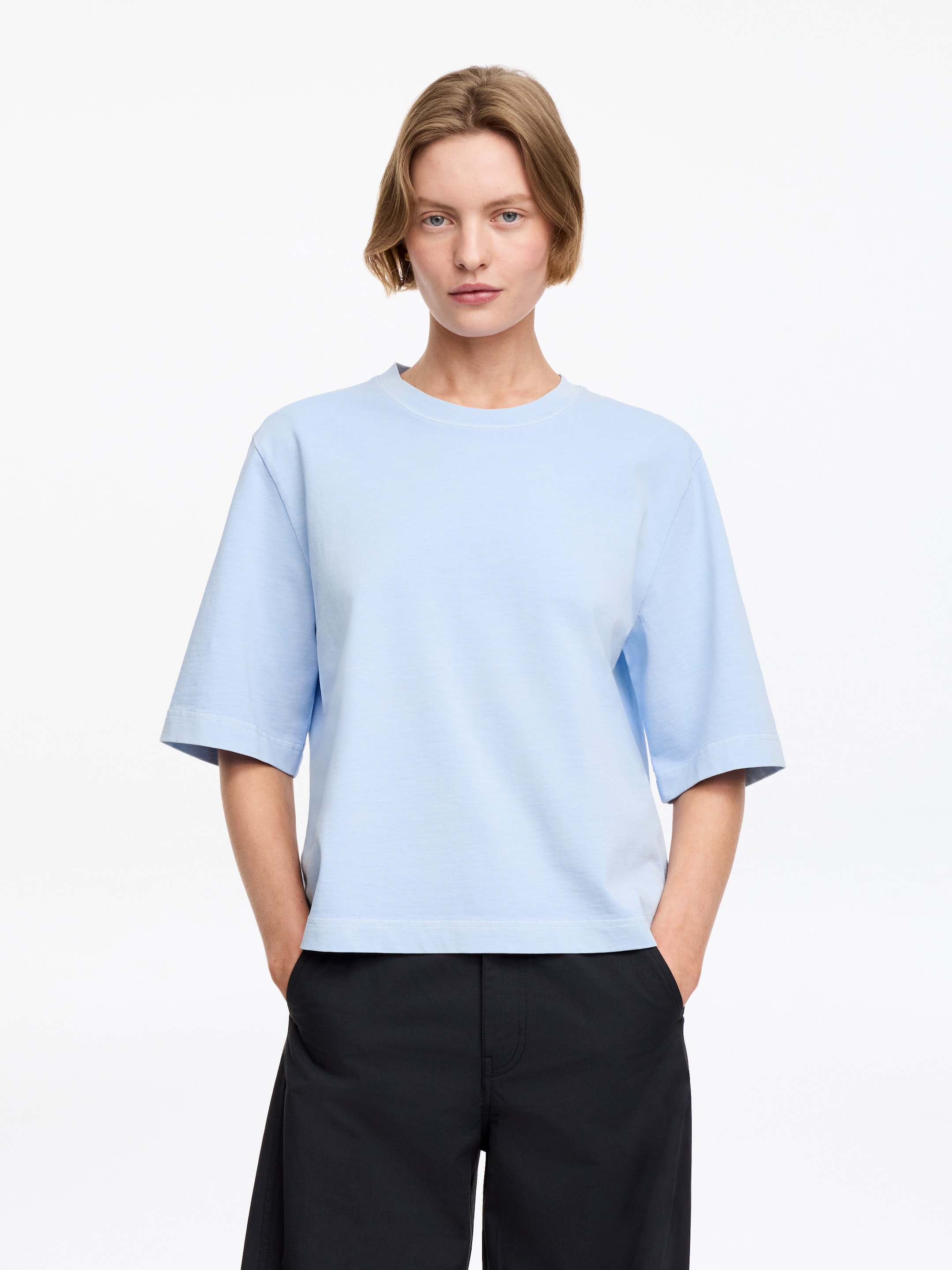 Signature Boxy T-Shirt - Light Blue - Relaxed fit - Women - StillMedia/Lookbook - 2