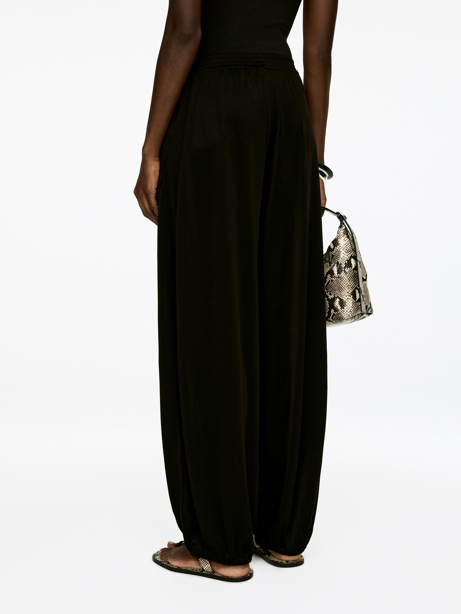 Balloon Trousers - Black - Regular fit - Women - StillMedia/Lookbook - 6