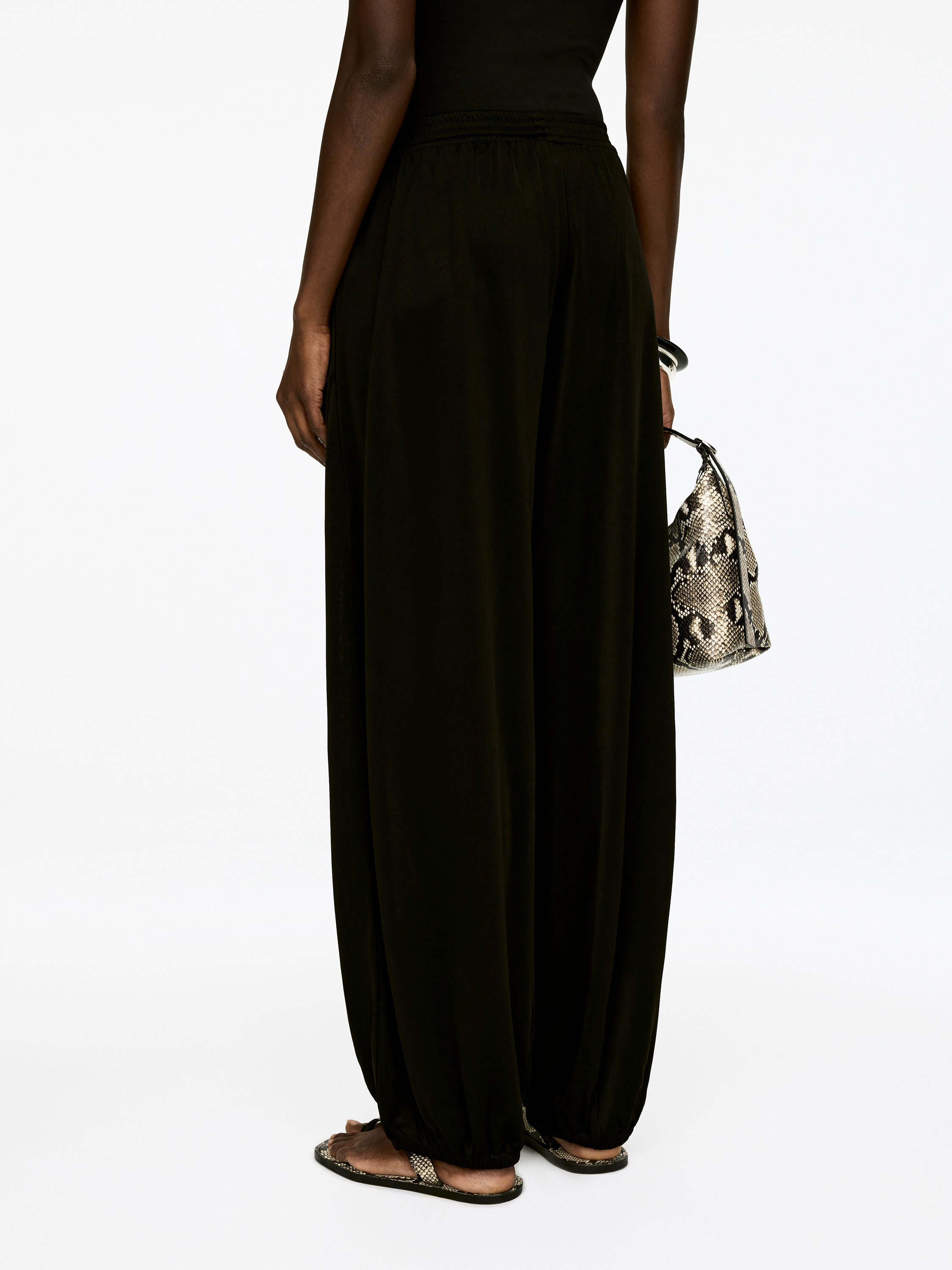 Balloon Trousers - Black - Regular fit - Women - StillMedia/Lookbook - 6