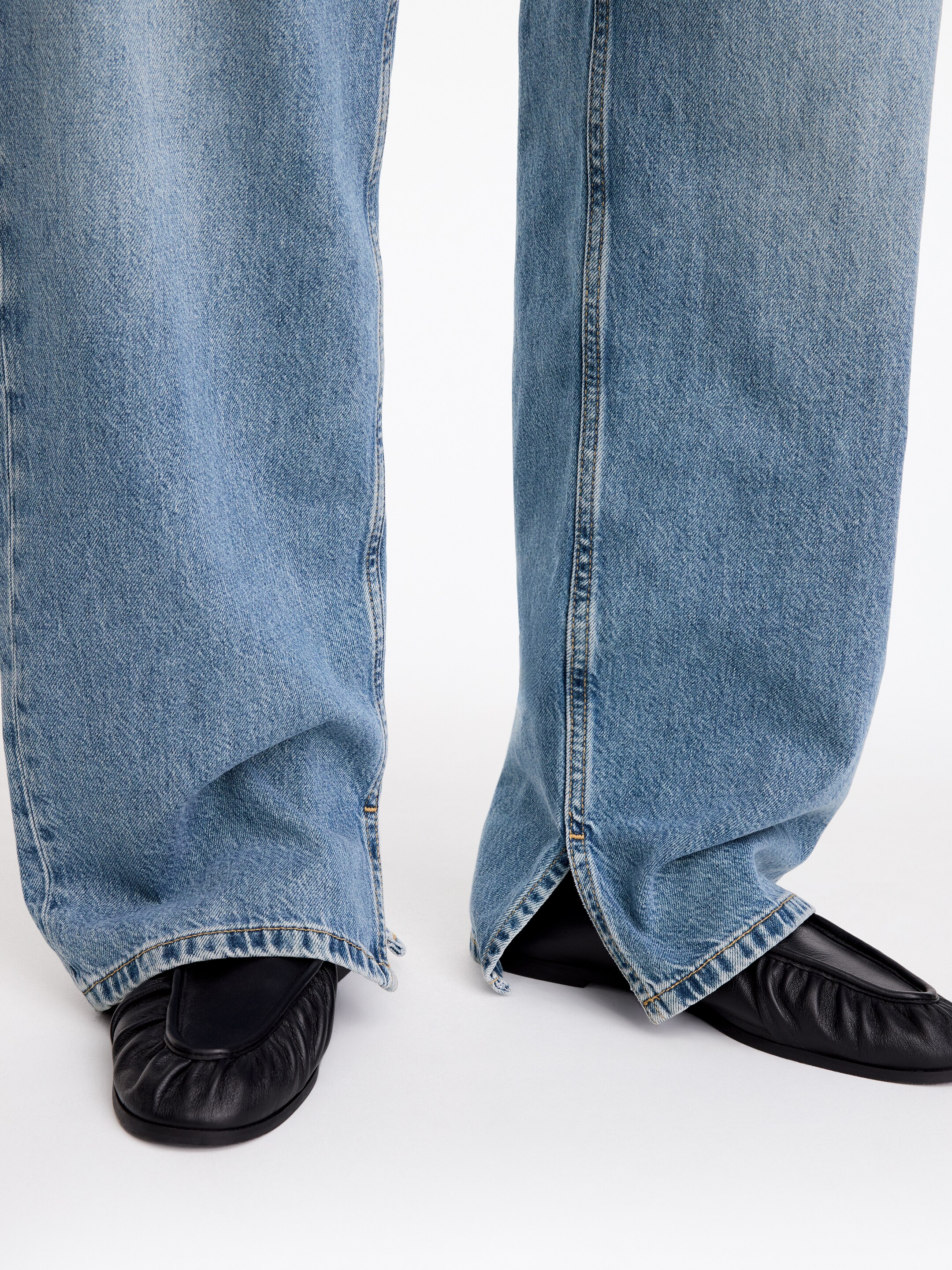 Lockere Hose mit Schlitzen - Hellblau - Relaxed Fit - women - StillMedia/Lookbook - 3